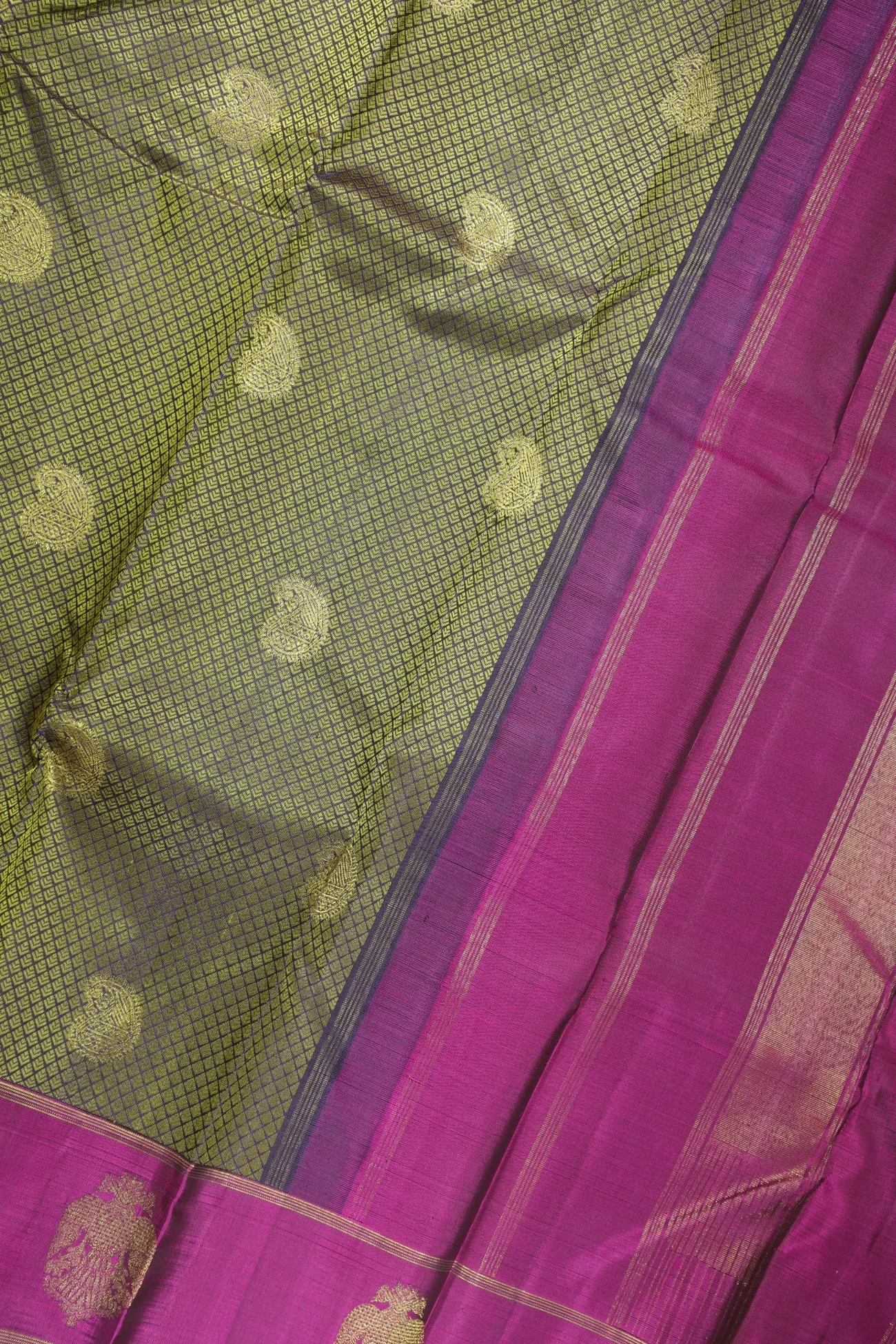 midnight-blue-flower-mango-iruthalai-pakshi-kanchipuram-silk-saree-ksp000006-c