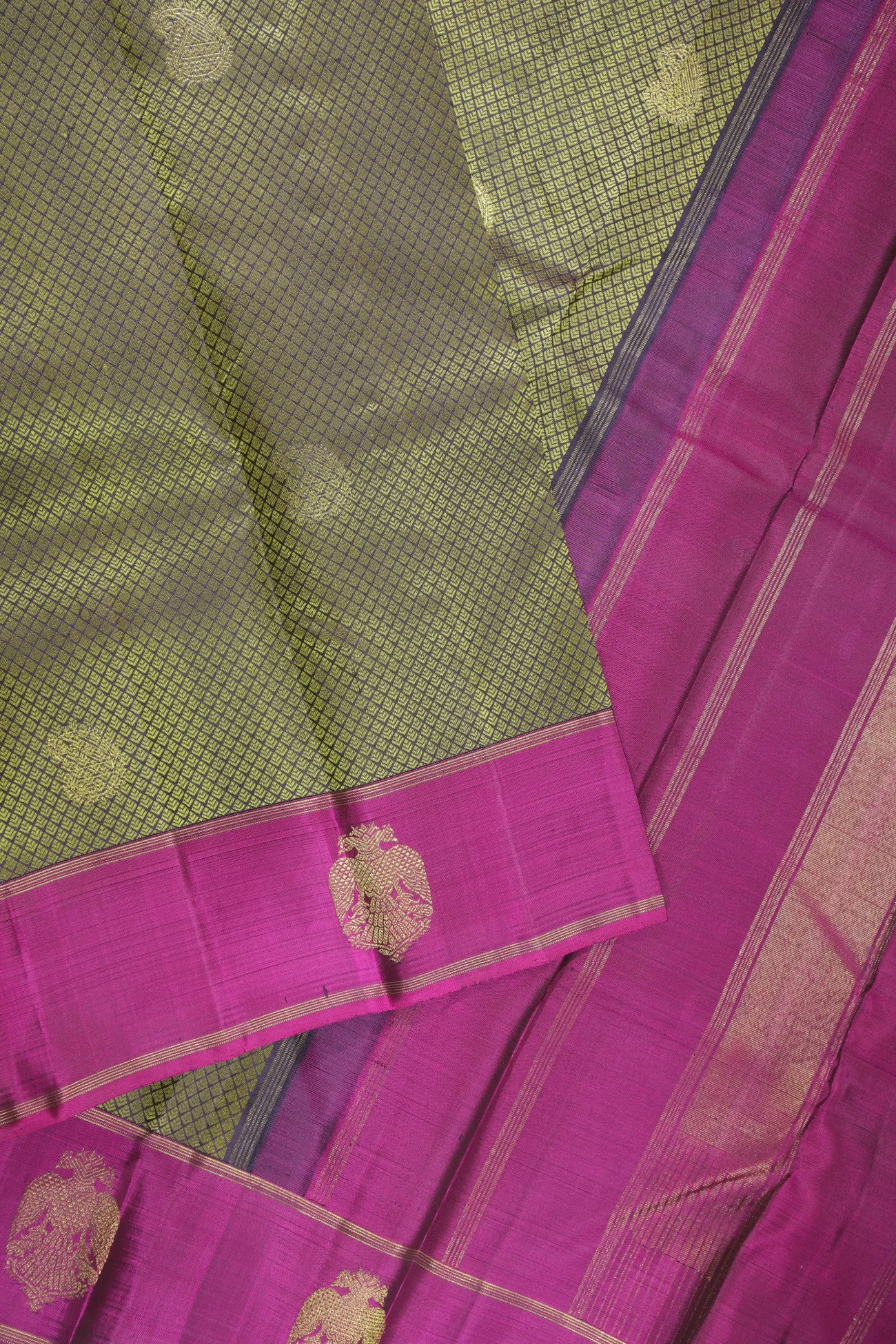 midnight-blue-flower-mango-iruthalai-pakshi-kanchipuram-silk-saree-ksp000006-d