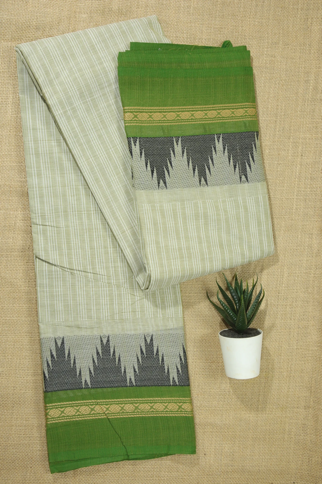 light-sea-green-vertical-stripes-thalampoo-reku-checked-saree-ck002477-a