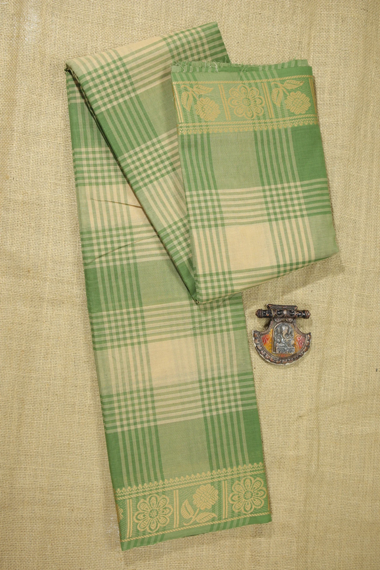 light-green-flower-thalampoo-reku-checked-saree-ck002538-a