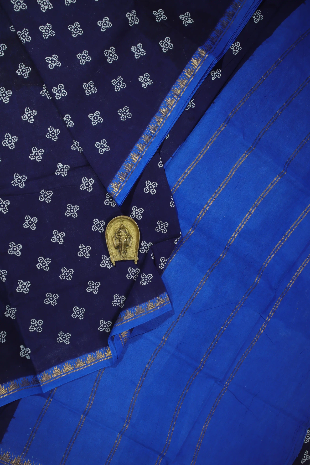 navy-flower-temple-madurai-sungudi-saree-ss006163-a