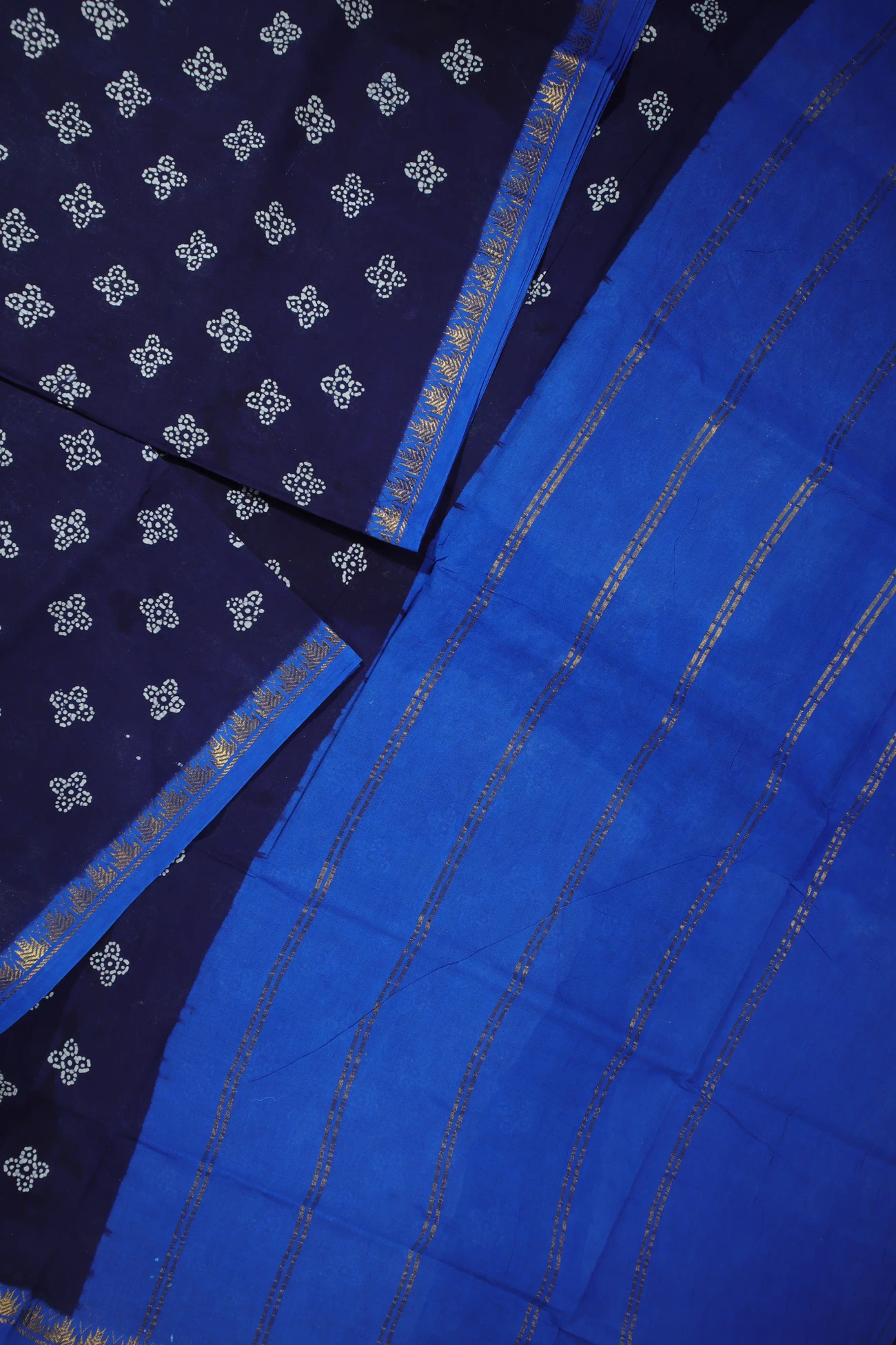 navy-flower-temple-madurai-sungudi-saree-ss006163-b