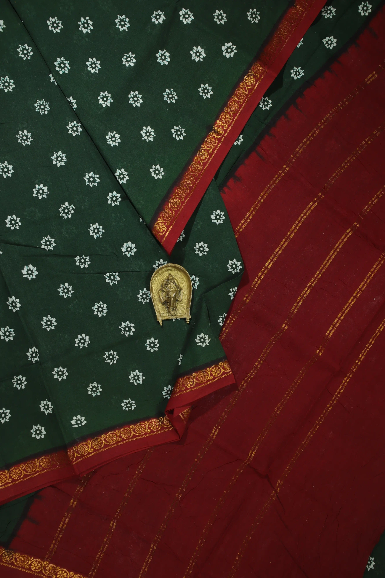 dark-green-buttas-flower-madurai-sungudi-saree-ss006123-a