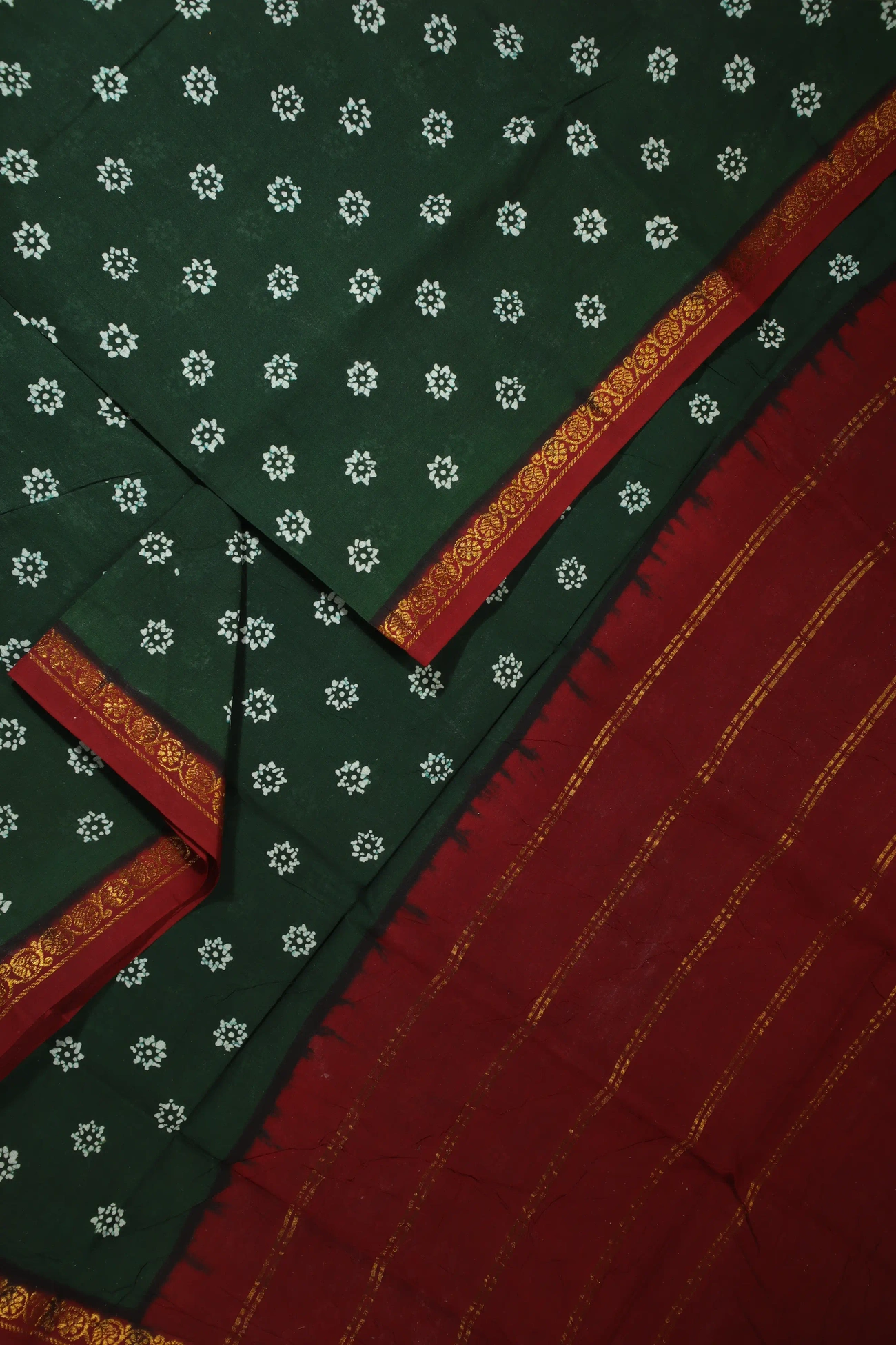 dark-green-buttas-flower-madurai-sungudi-saree-ss006123-b