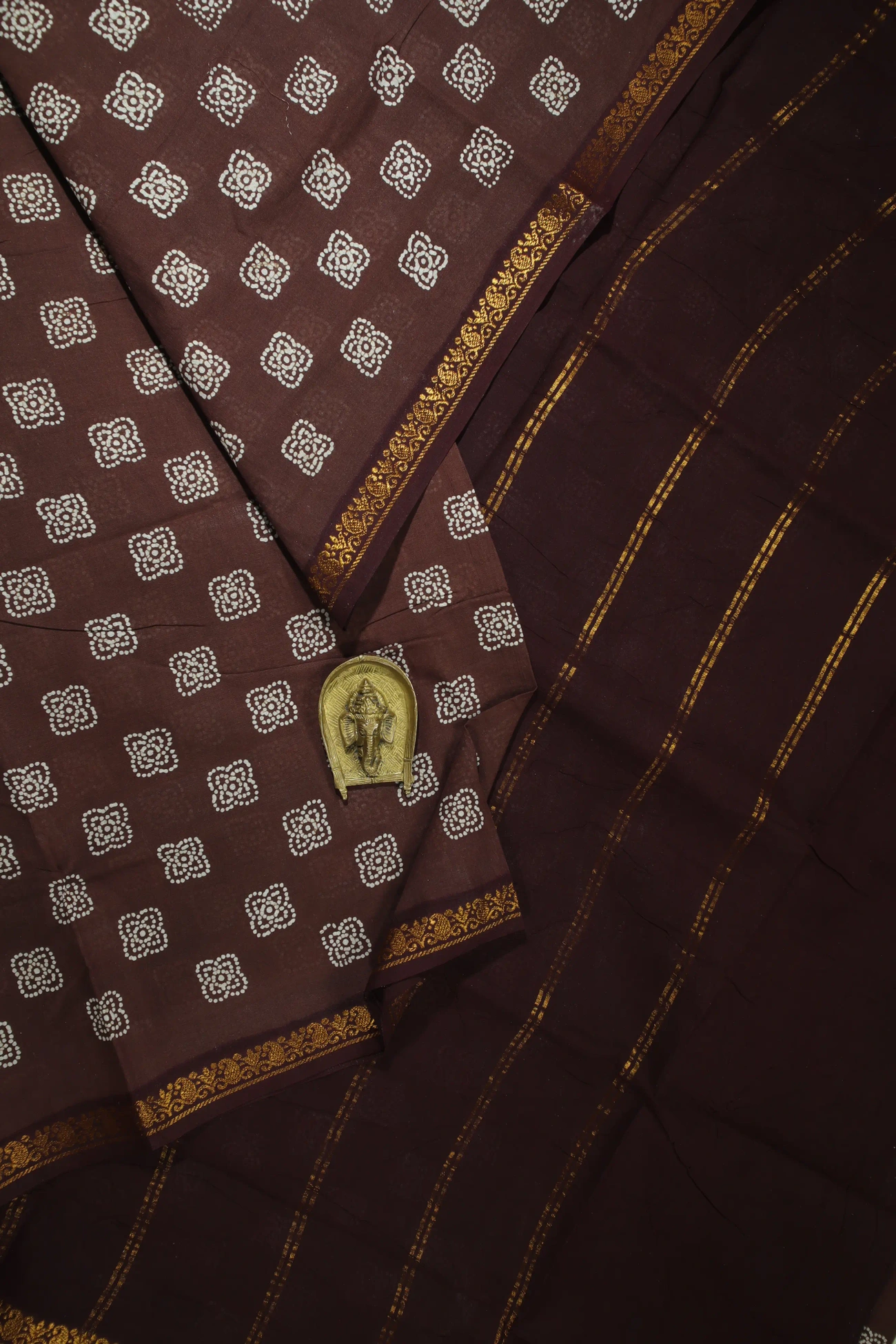 brown-buttas-mango-madurai-sungudi-saree-ss006116-a