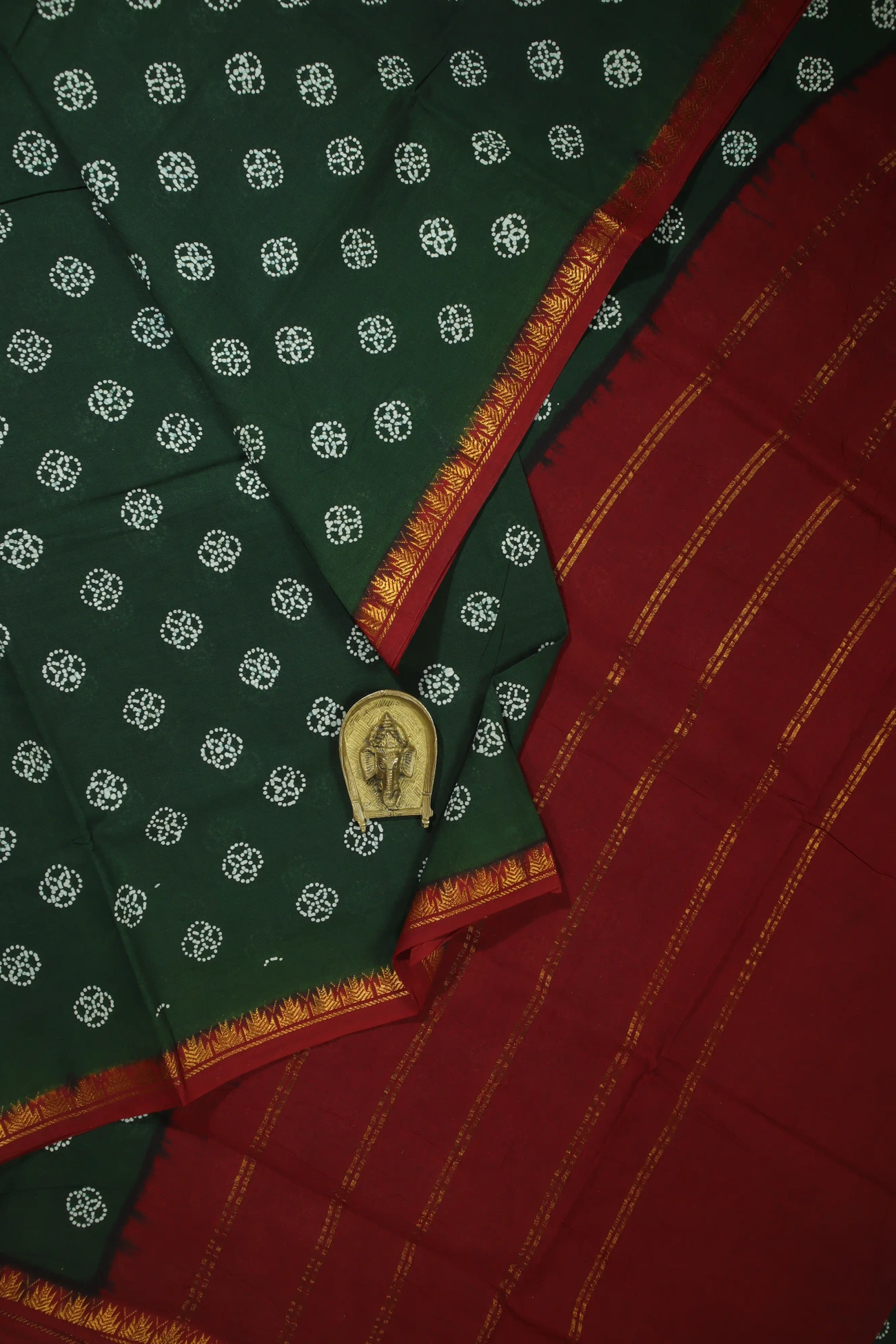 dark-green-buttas-thalampoo-reku-madurai-sungudi-saree-ss006113-a