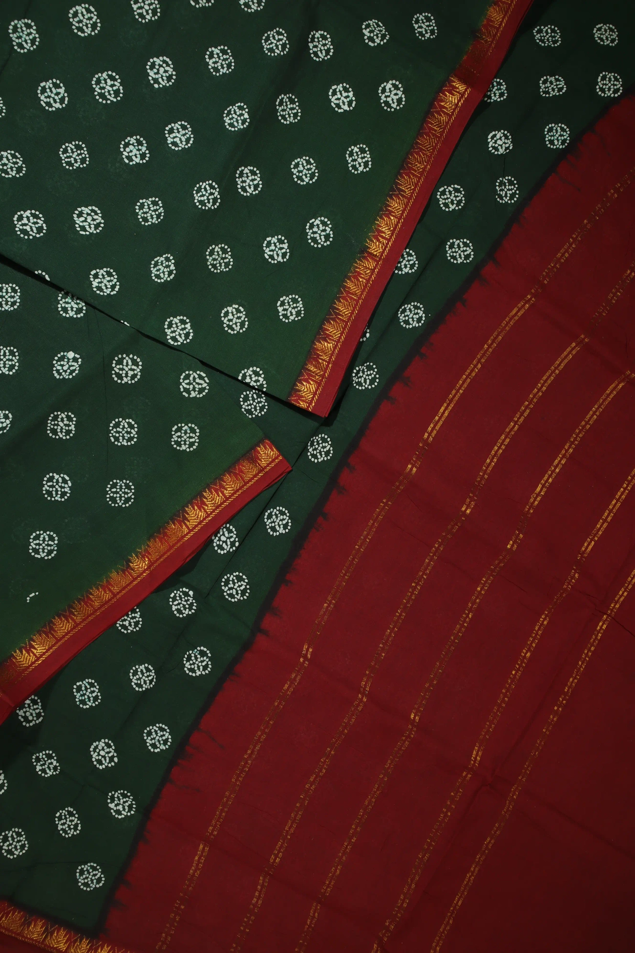 dark-green-buttas-thalampoo-reku-madurai-sungudi-saree-ss006113-b