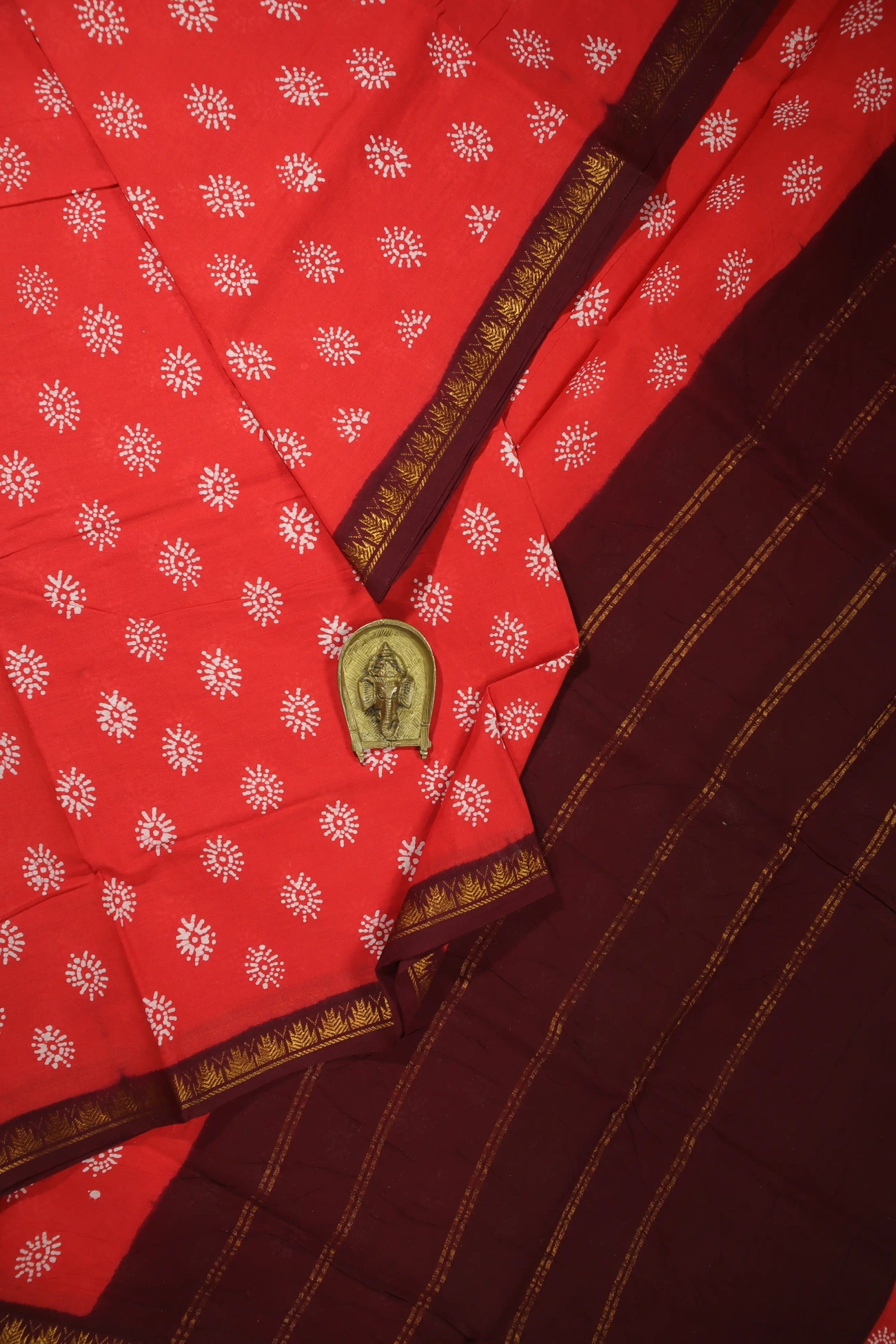 red-flower-temple-madurai-sungudi-saree-ss006121-a