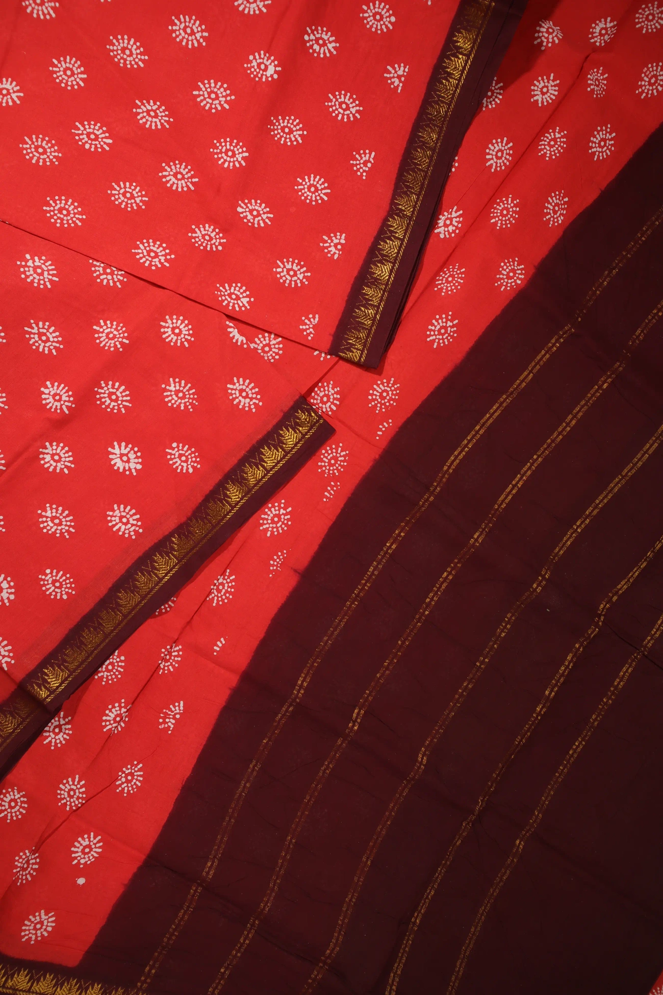 red-flower-temple-madurai-sungudi-saree-ss006121-b