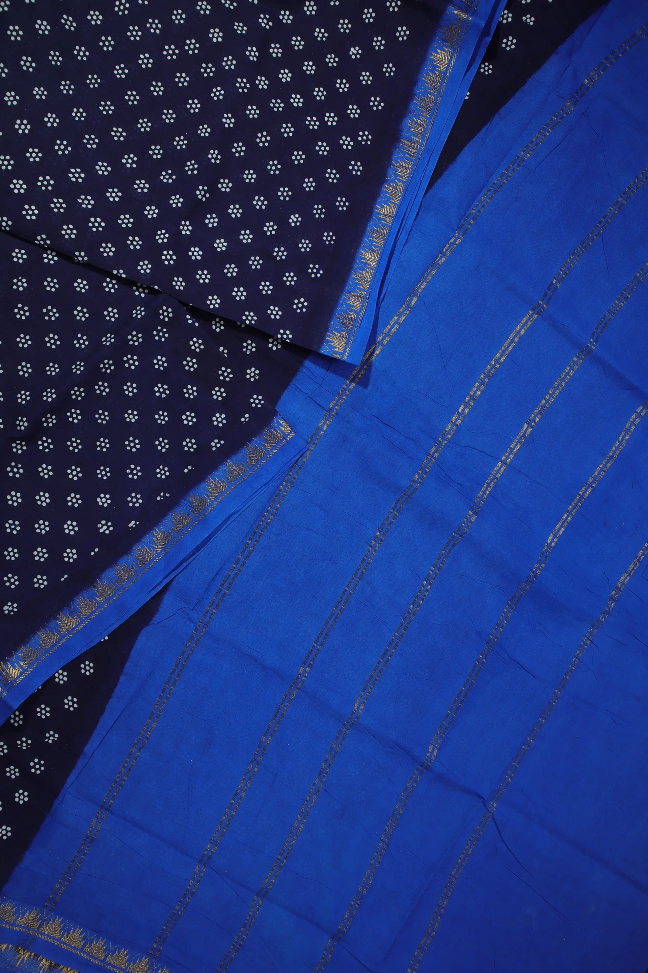 navy-dots-temple-madurai-sungudi-saree-ss006063-b