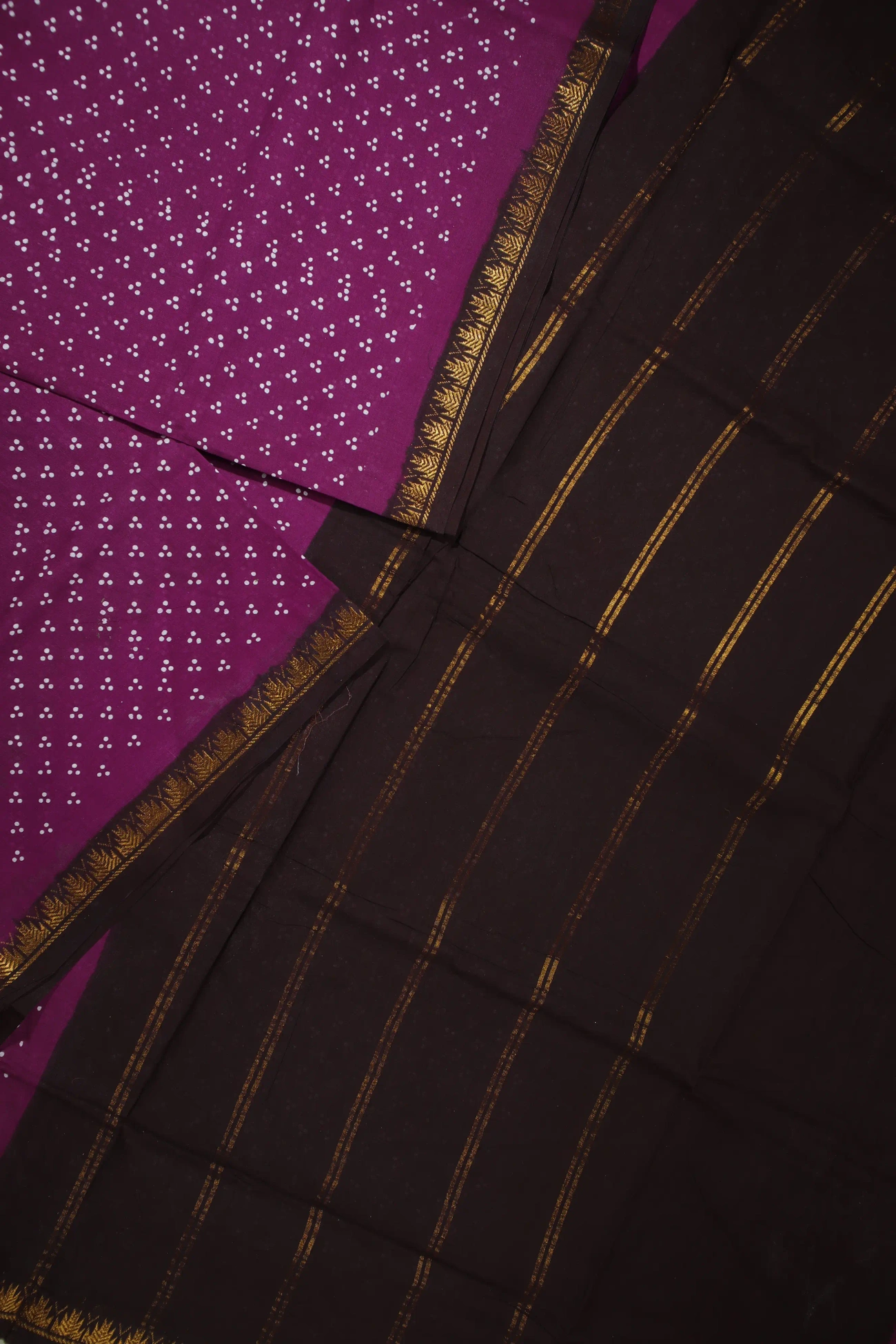 dark-magenta-dots-temple-madurai-sungudi-saree-ss006043-b