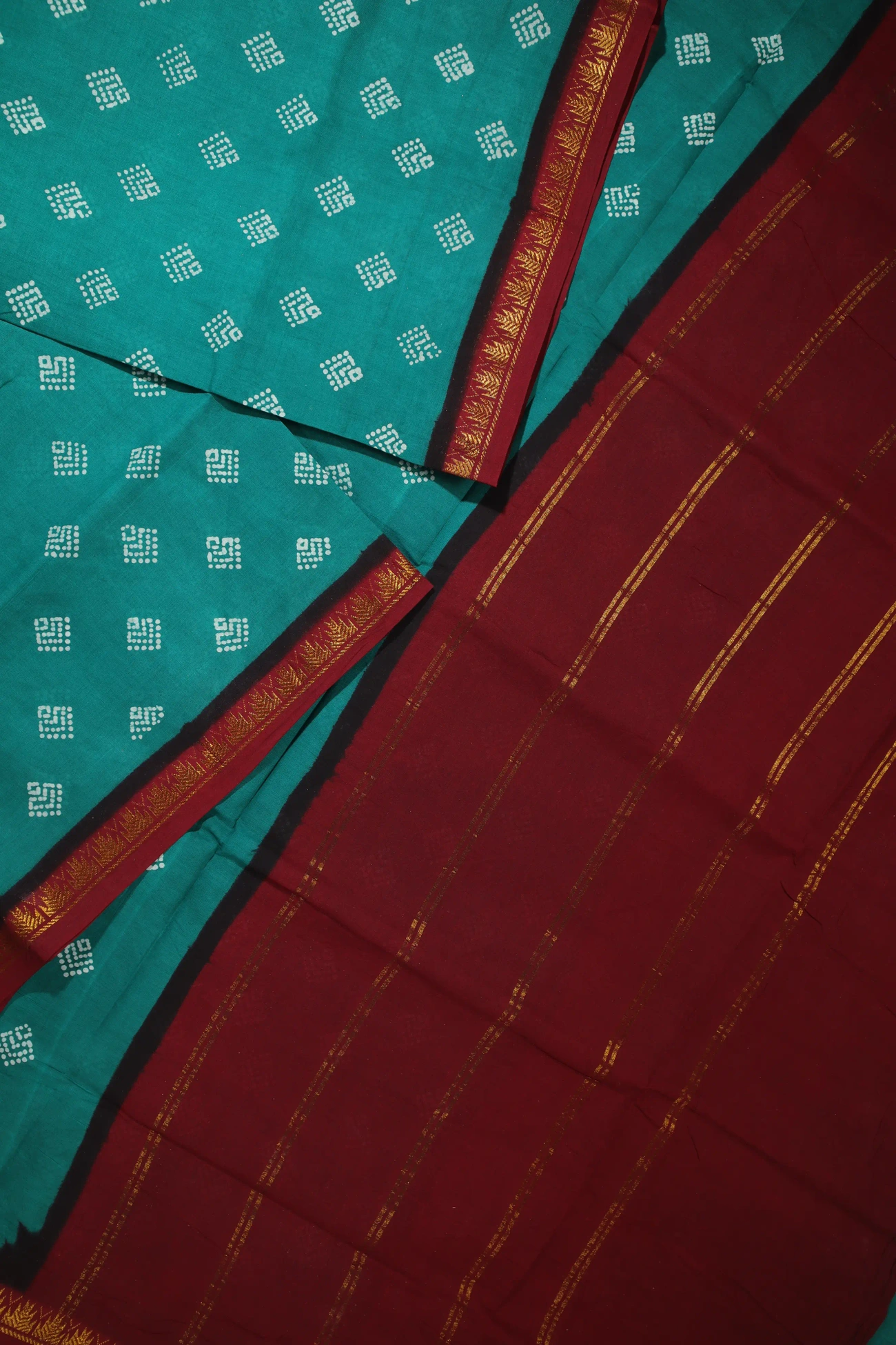 light-green-thalampoo-reku-madurai-sungudi-saree-ss006127-b