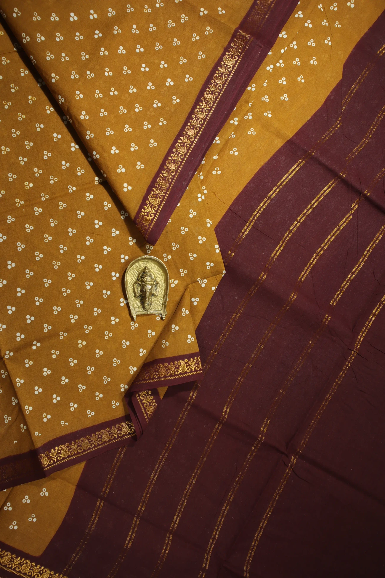 sandy-brown-dots-mango-madurai-sungudi-saree-ss006156-a