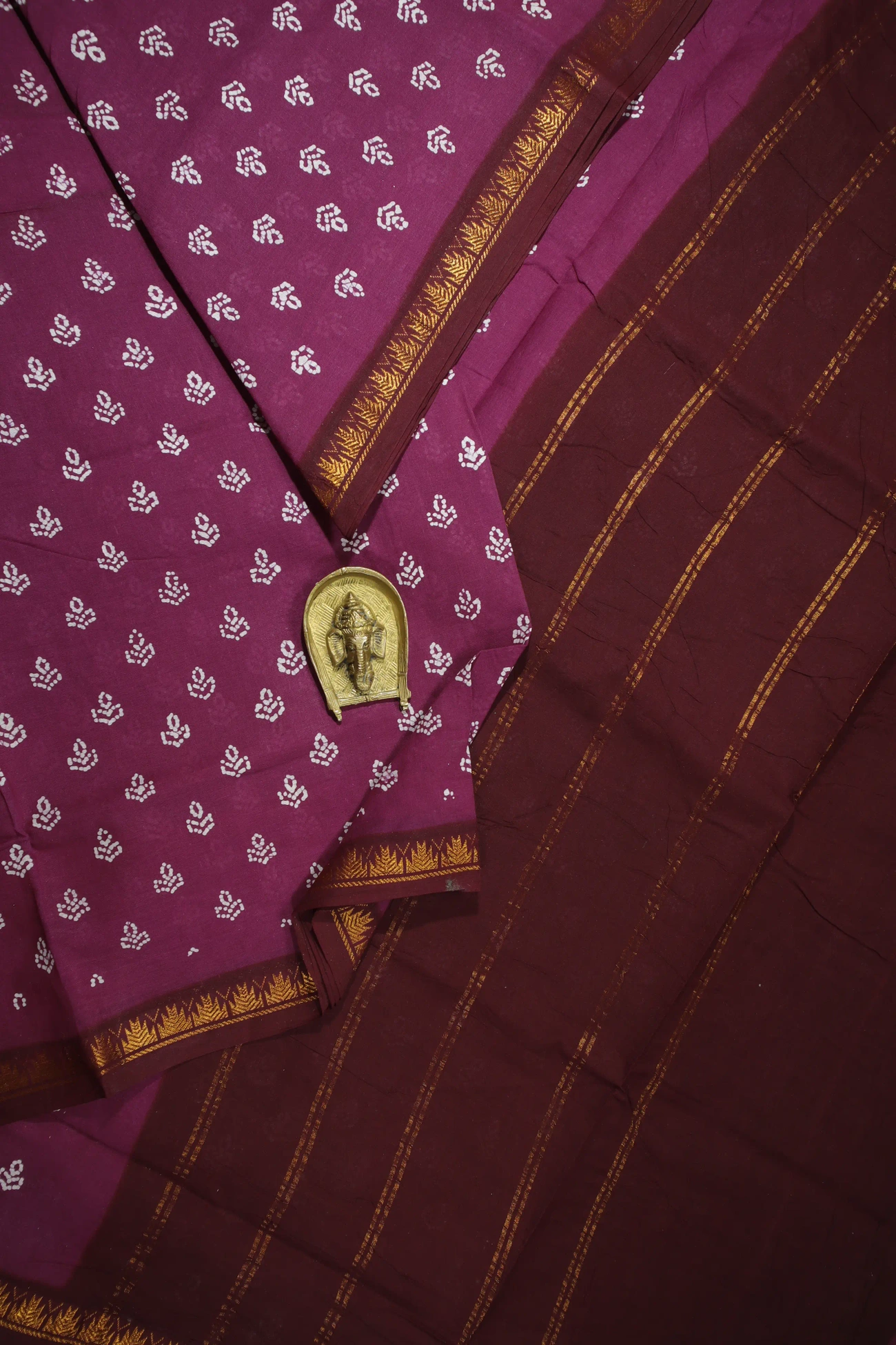 dark-magenta-flower-temple-madurai-sungudi-saree-ss006141-a