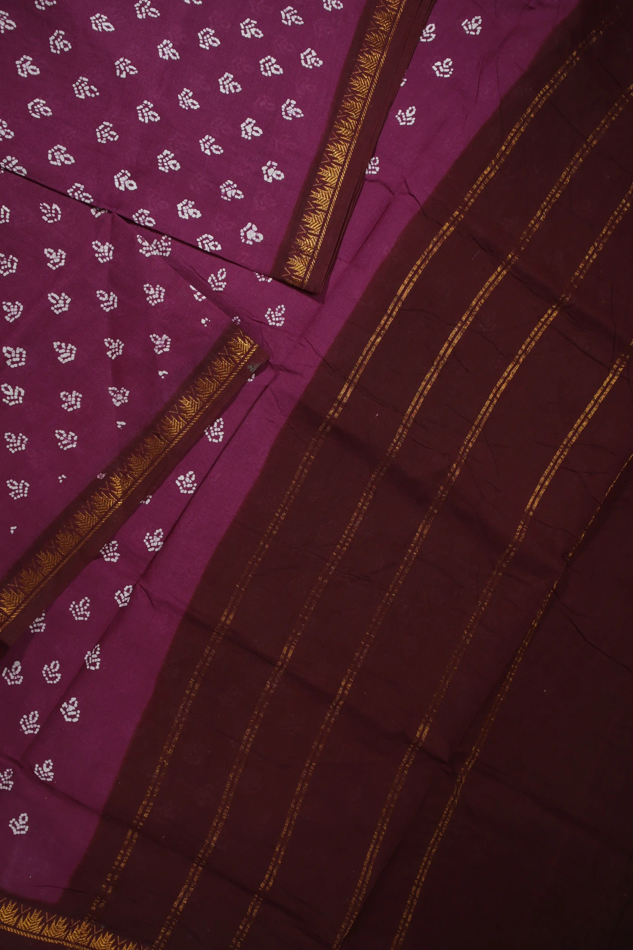 dark-magenta-flower-temple-madurai-sungudi-saree-ss006141-b