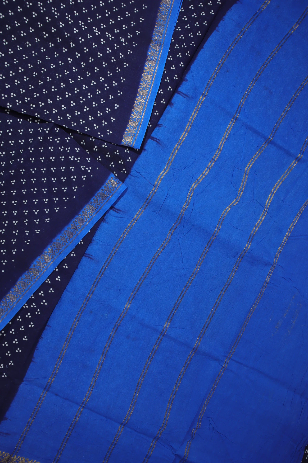 navy-dots-temple-madurai-sungudi-saree-ss006155-b