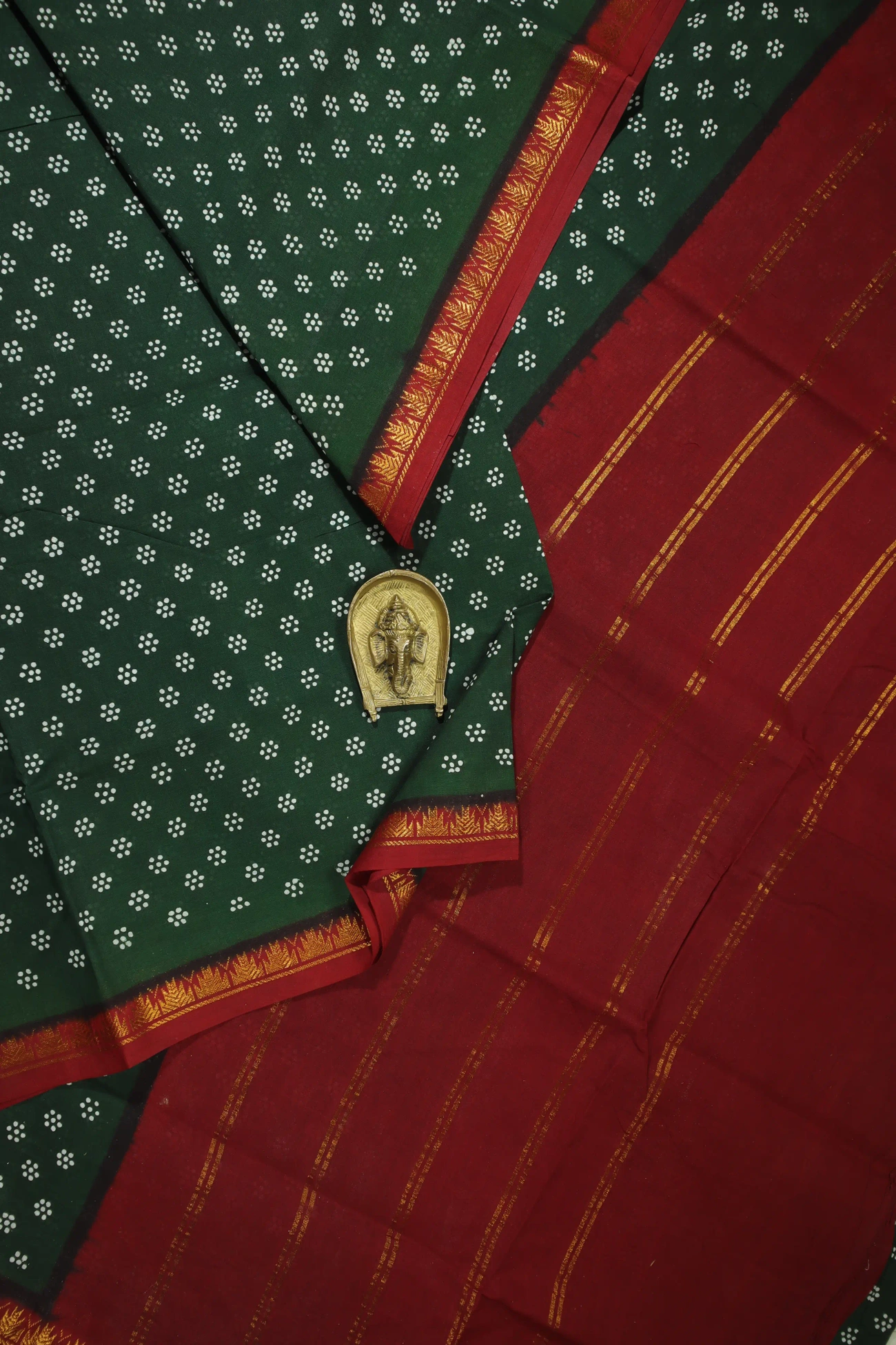 dark-green-dots-temple-madurai-sungudi-saree-ss006048-a