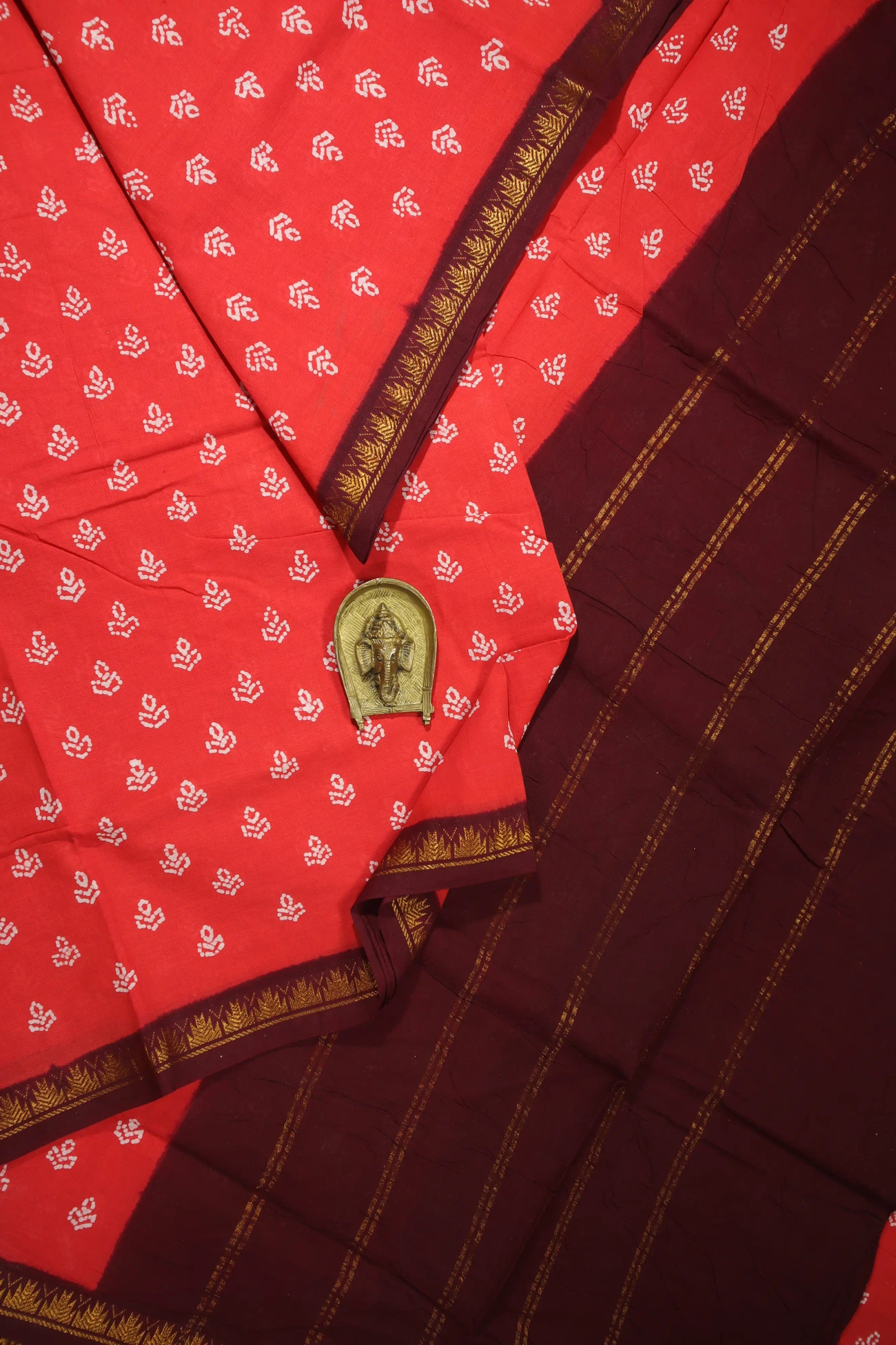 red-flower-temple-madurai-sungudi-saree-ss006052-a