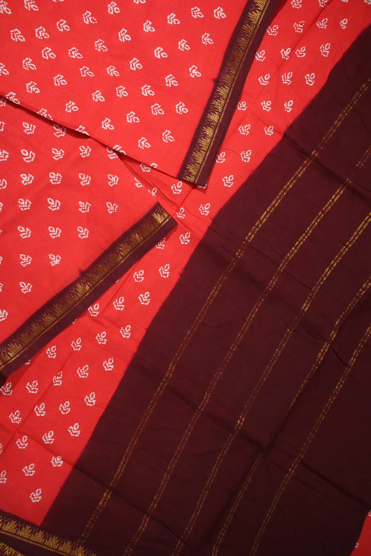 red-flower-temple-madurai-sungudi-saree-ss006052-b