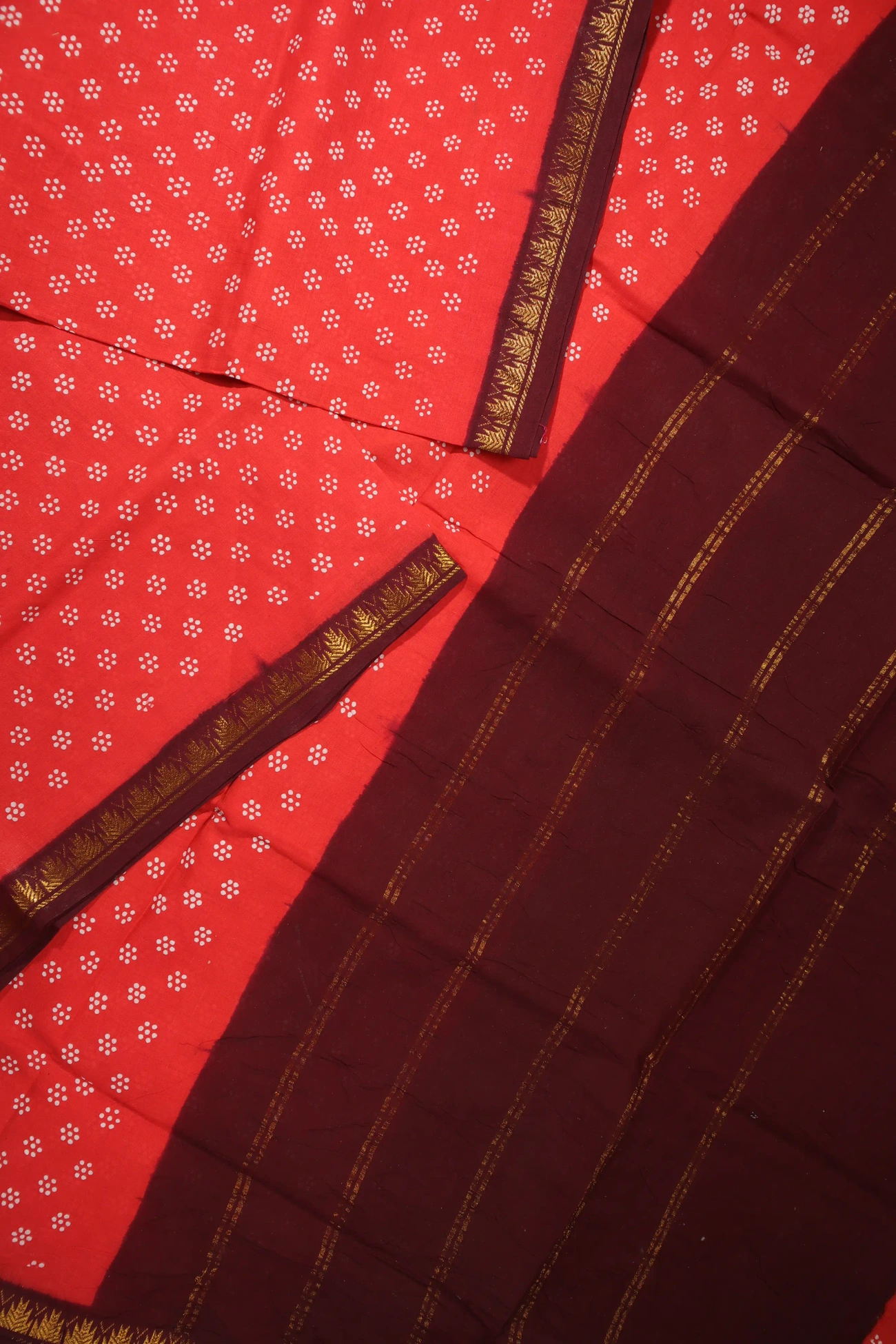 red-dots-temple-madurai-sungudi-saree-ss006152-b