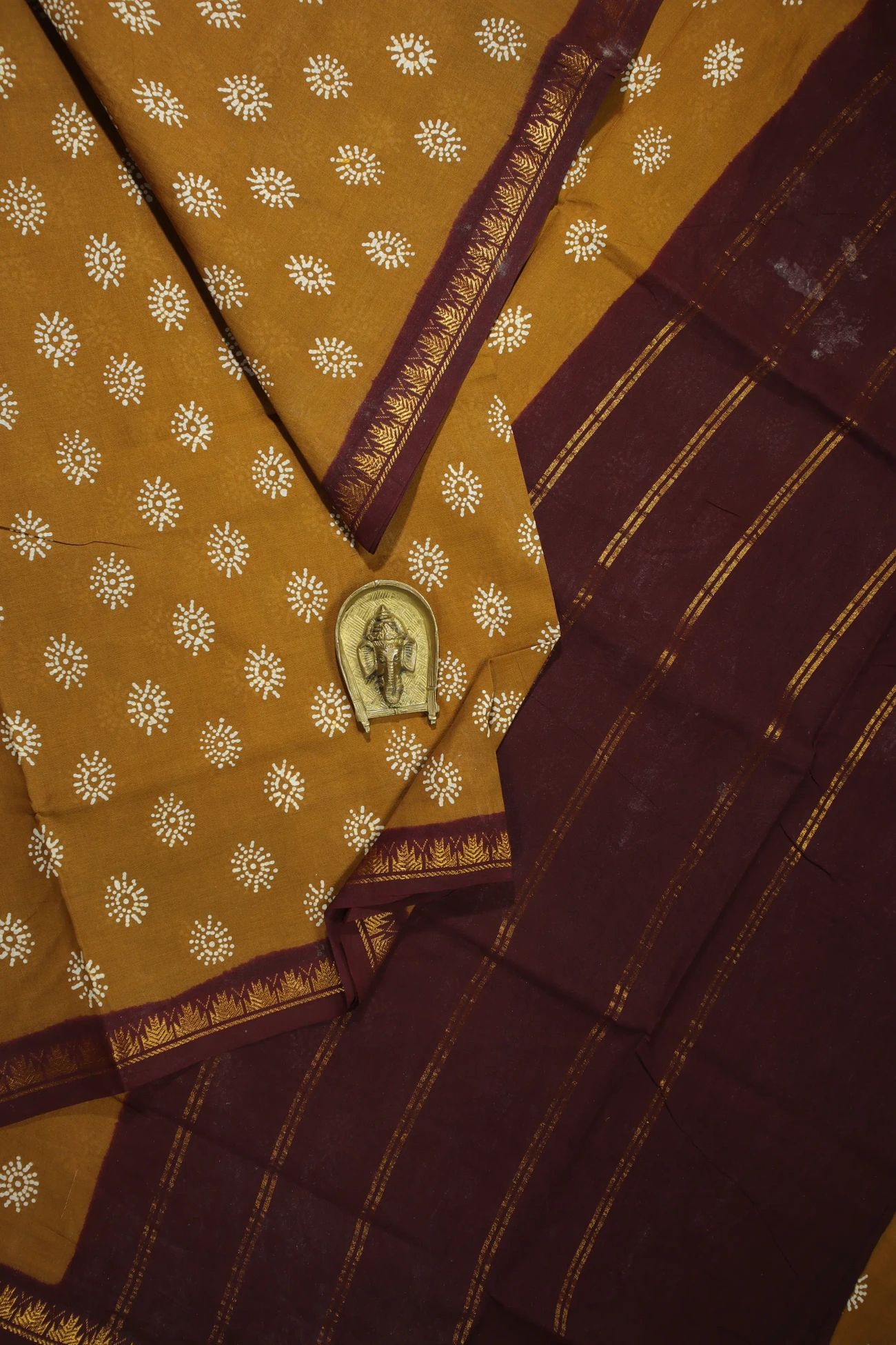 sandy-brown-flower-madurai-sungudi-saree-ss006154-a