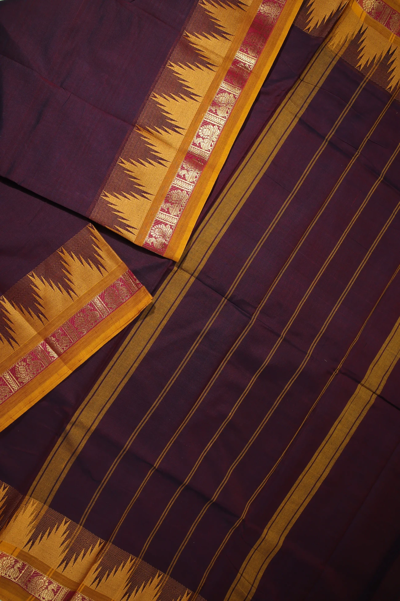 maroon-temple-kundavai-saree-kun000031-b