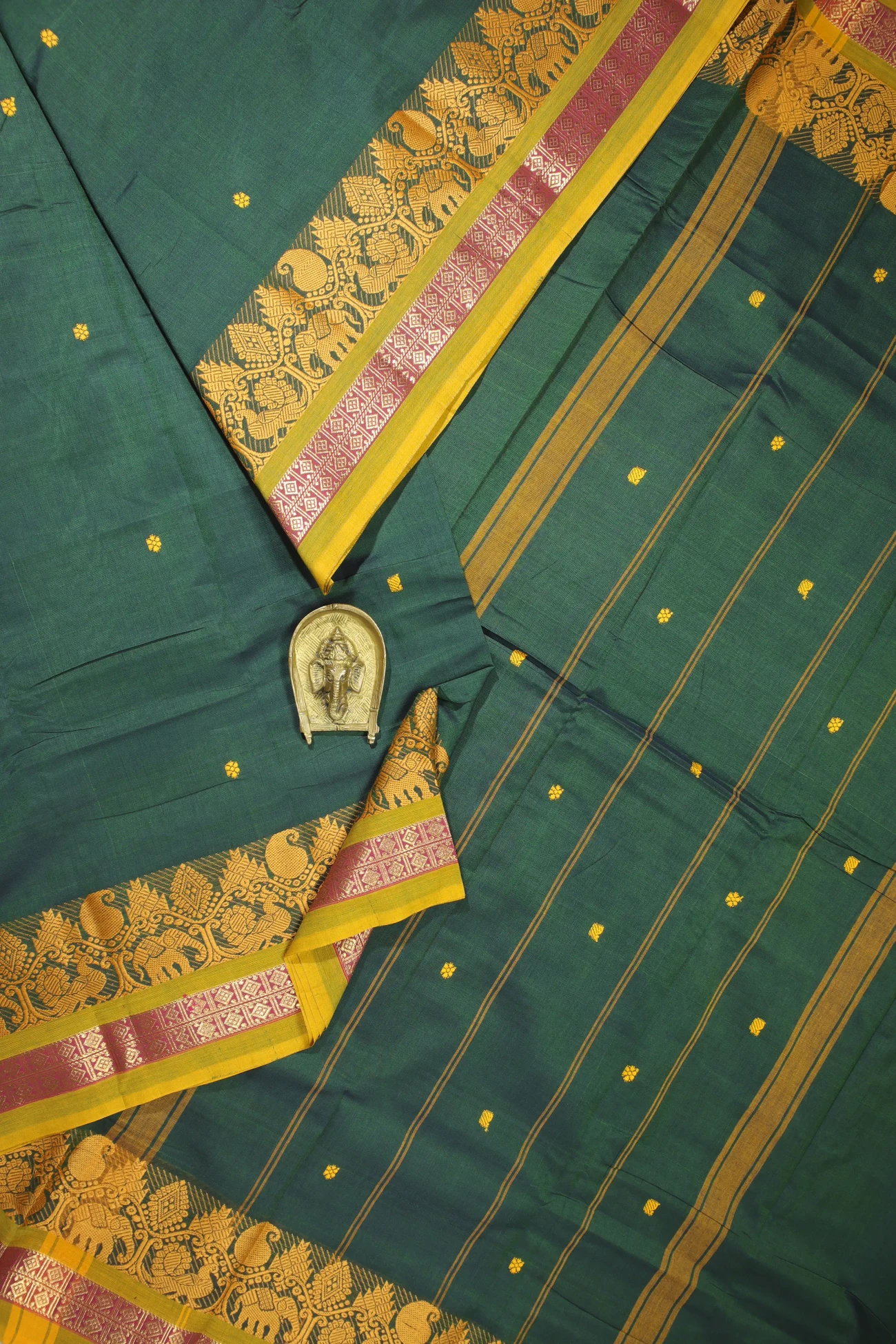 dark-green-mango-peacock-kundavai-saree-kun000051-a