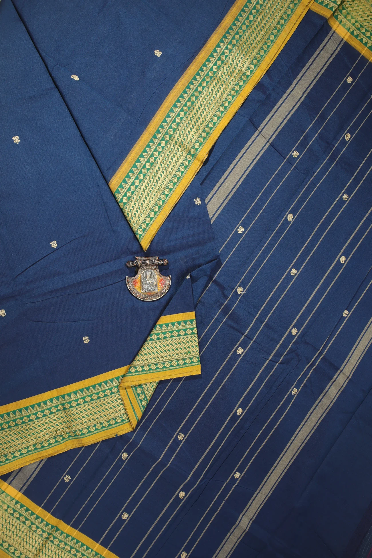 navy-temple-kundavai-saree-kun000042-a