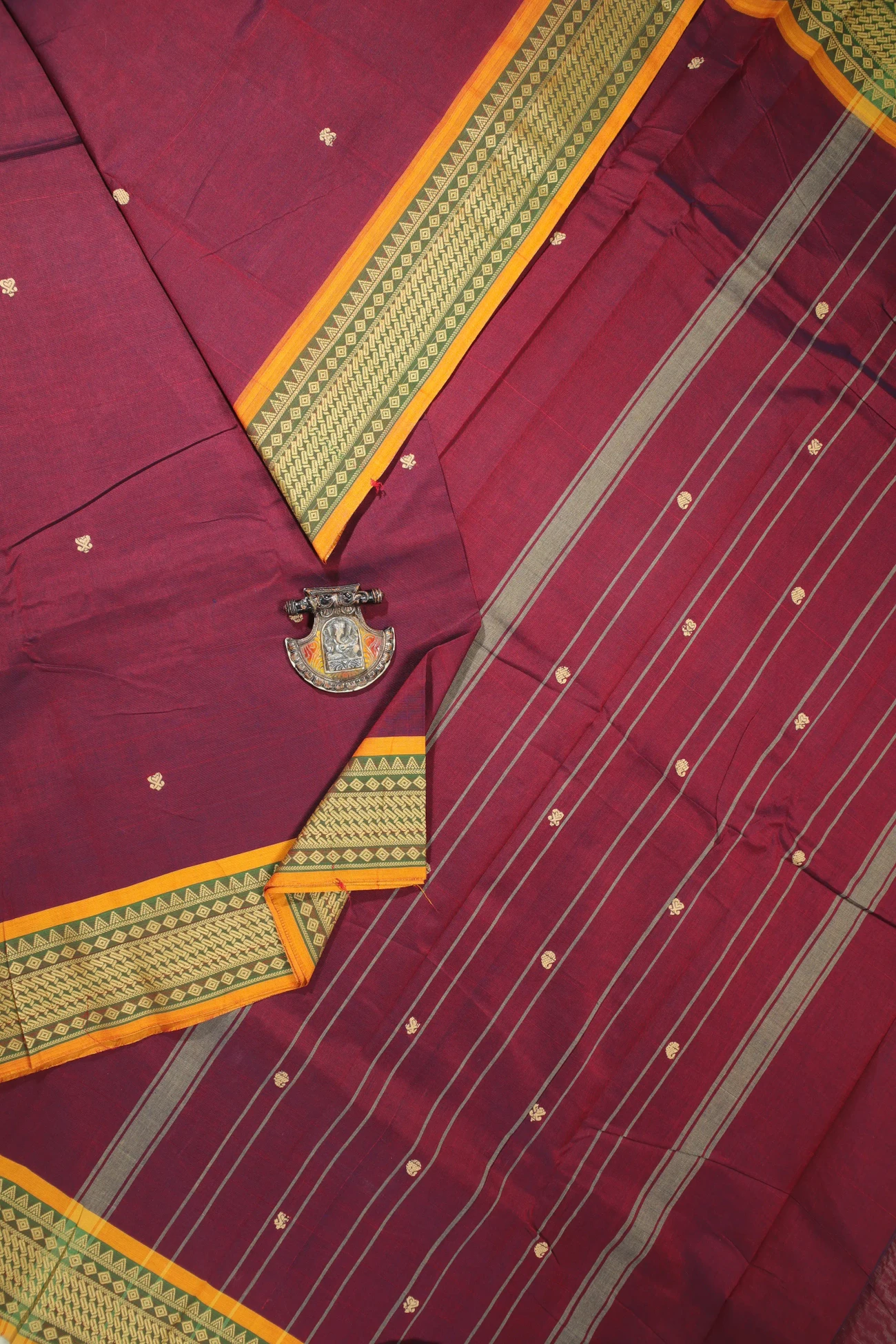 dark-maroon-temple-kundavai-saree-kun000037-a