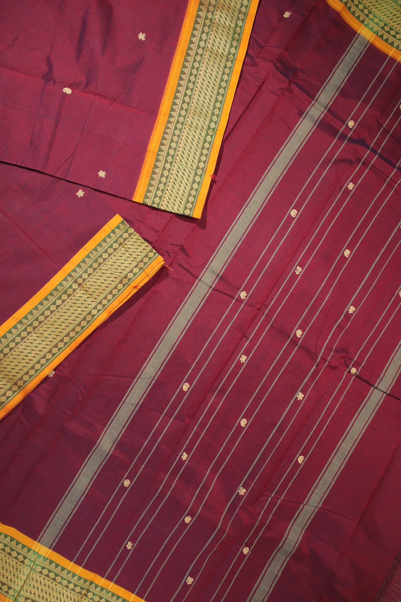 dark-maroon-temple-kundavai-saree-kun000037-b