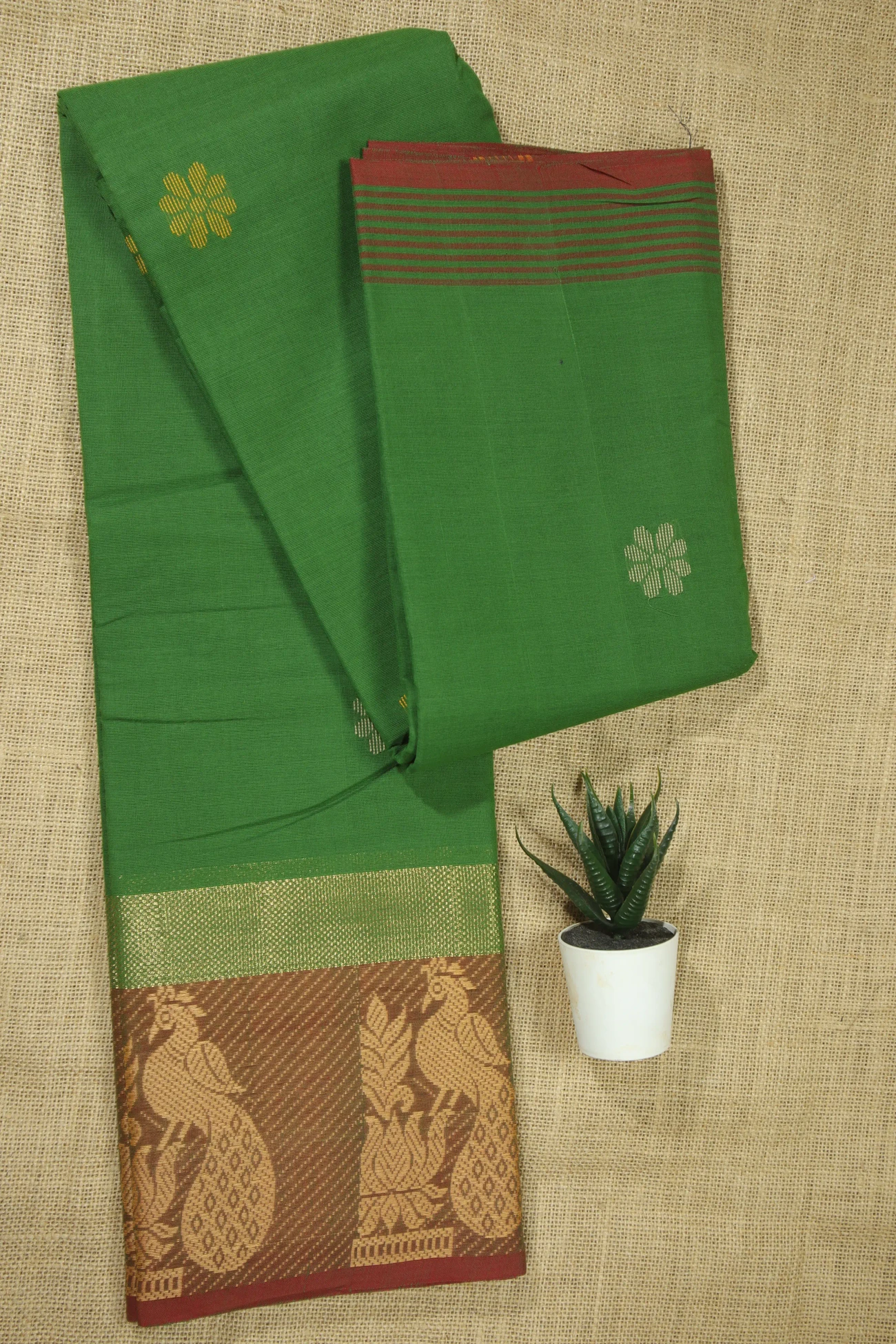 dark-green-peacock-lotus-grand-border-saree-gb000519-a