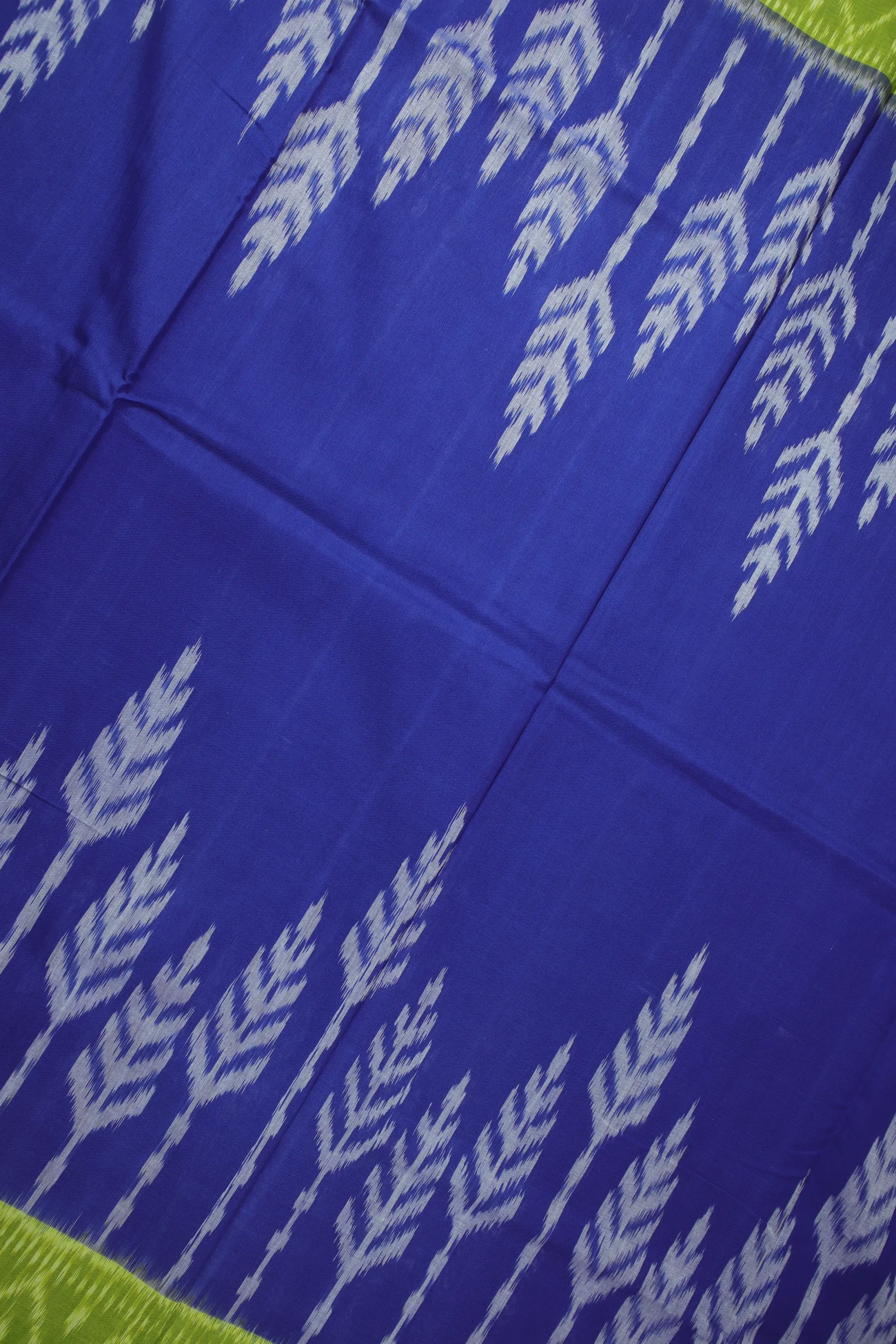 navy-thoranam-ikat-saree-is001384-c