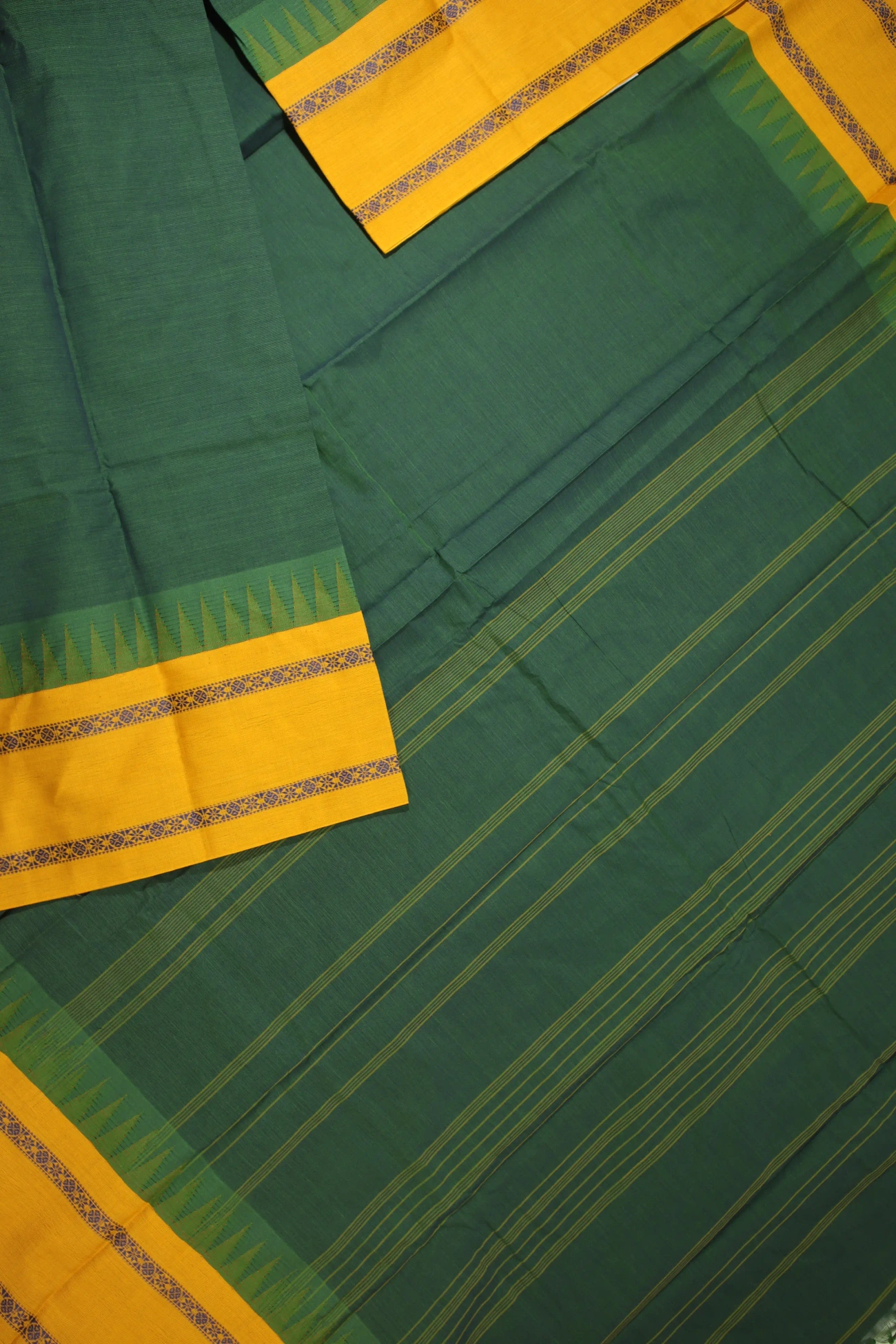 dark-green-temple-ruthratcham-flower-kanchi-cotton-korvai-saree-uu005378-b