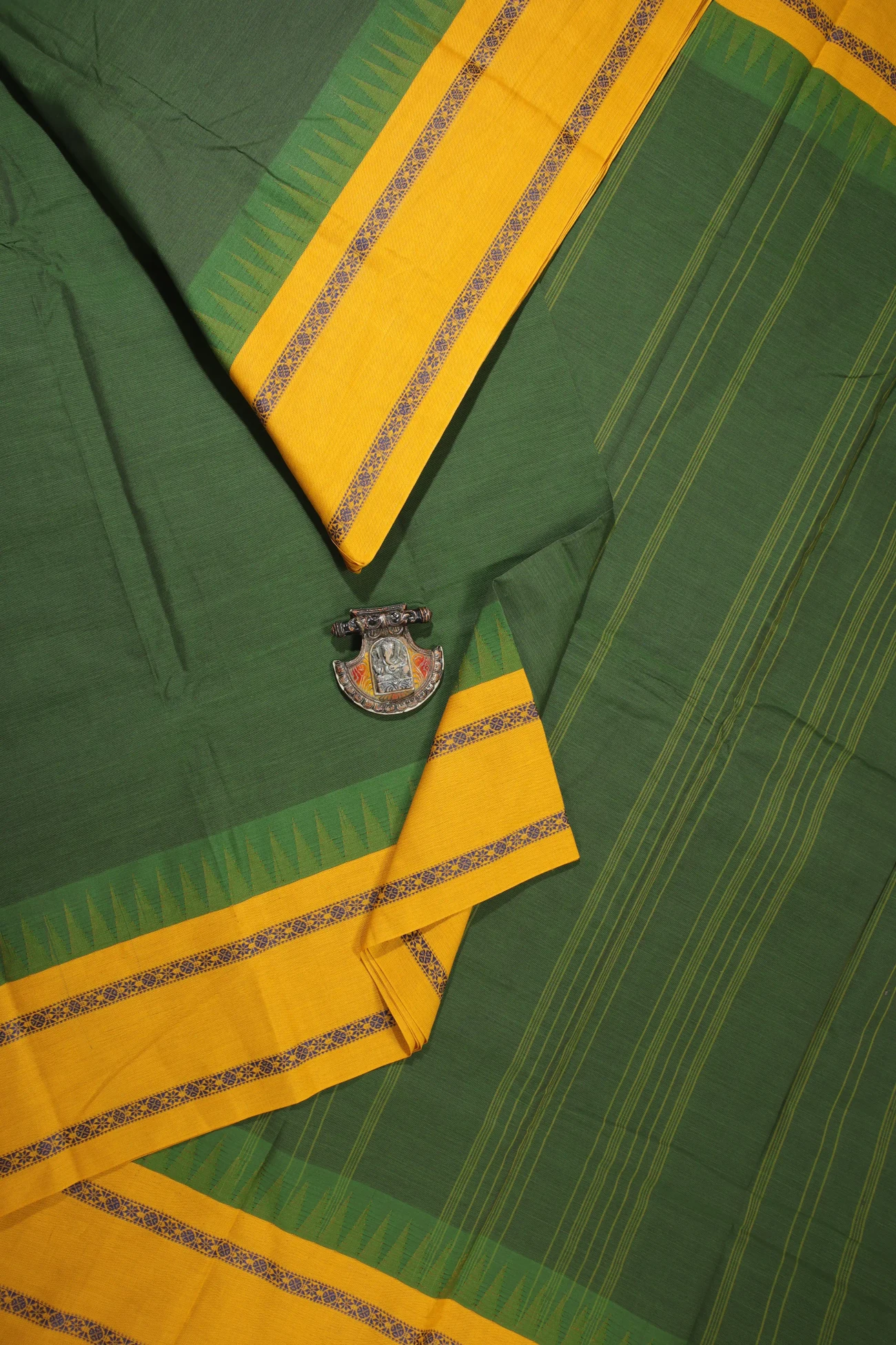 dark-green-flower-temple-kanchi-cotton-korvai-saree-uu005384-a
