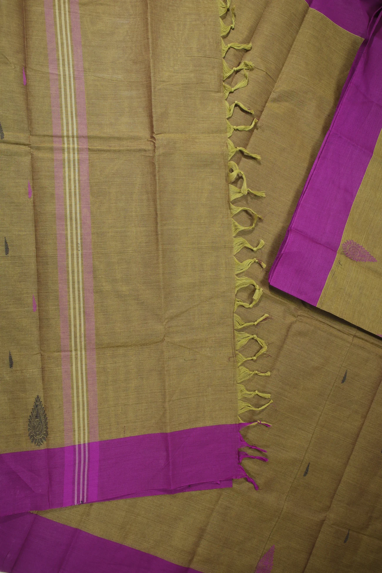 dark-khaki-rain-drops-mallimokku-kanchi-cotton-saree-uu005395-d