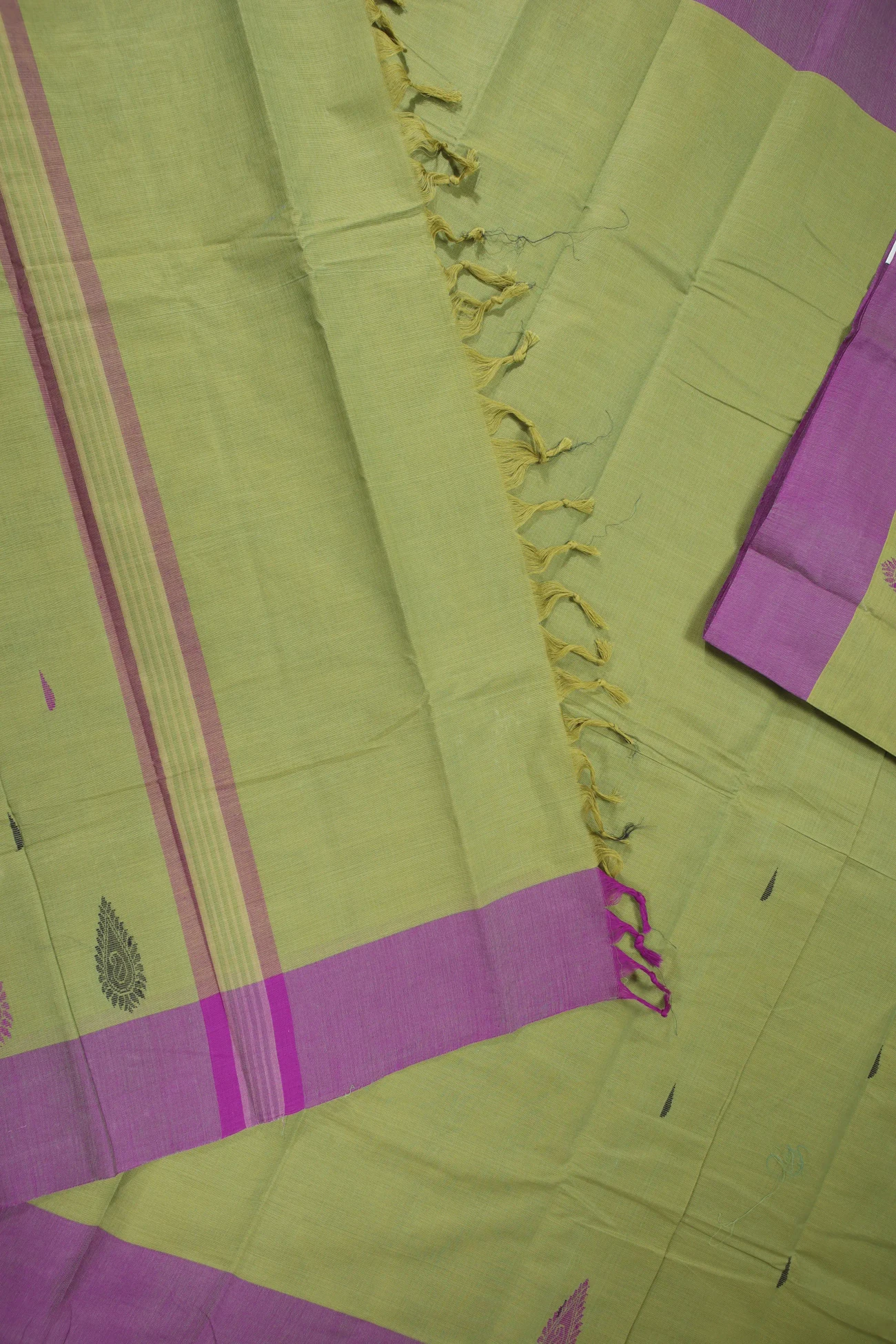 pista-green-rain-drops-mallimokku-kanchi-cotton-saree-uu005398-d