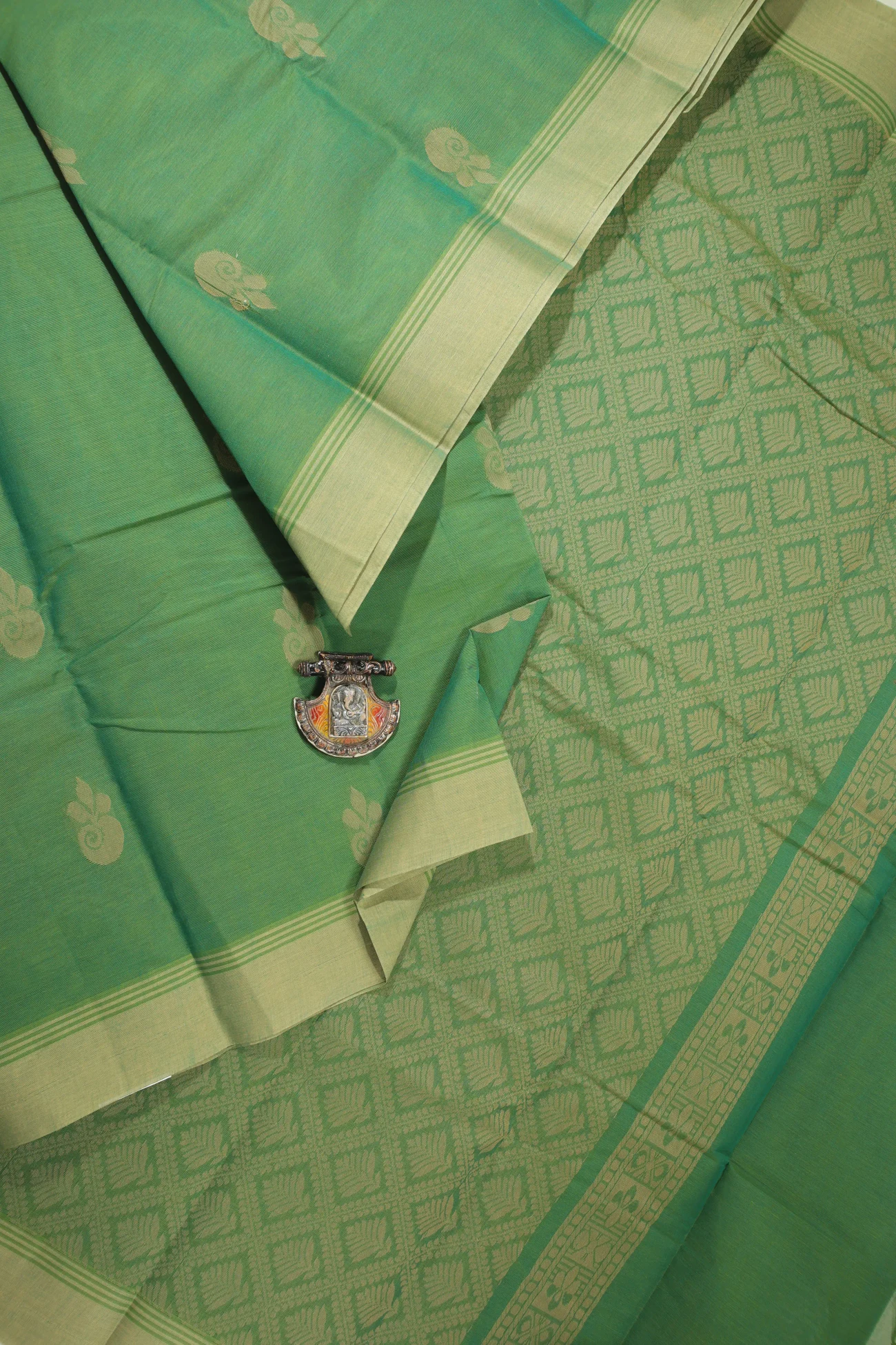 green-flower-coimbatore-cotton-saree-cbe000322-a