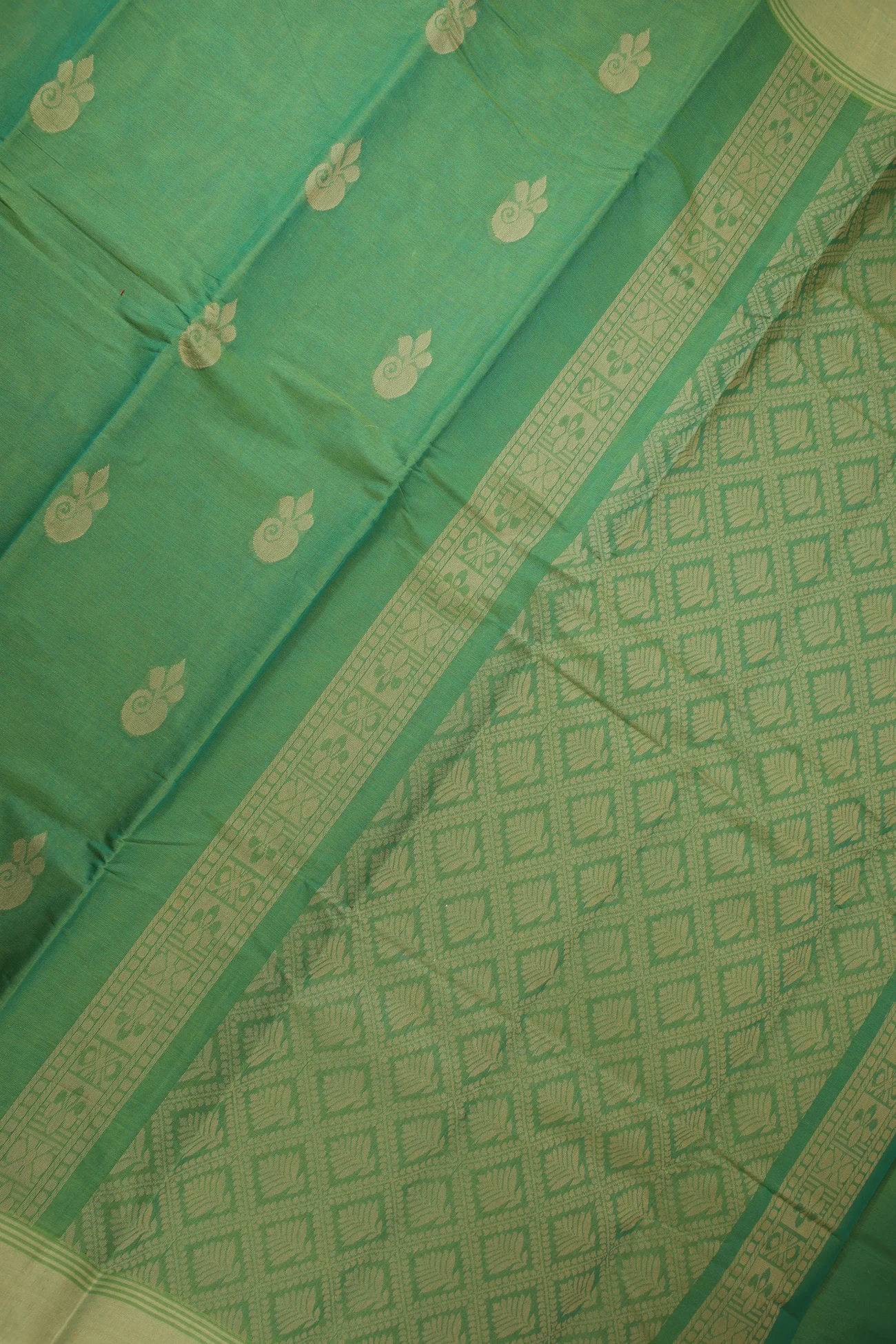 green-flower-coimbatore-cotton-saree-cbe000322-b