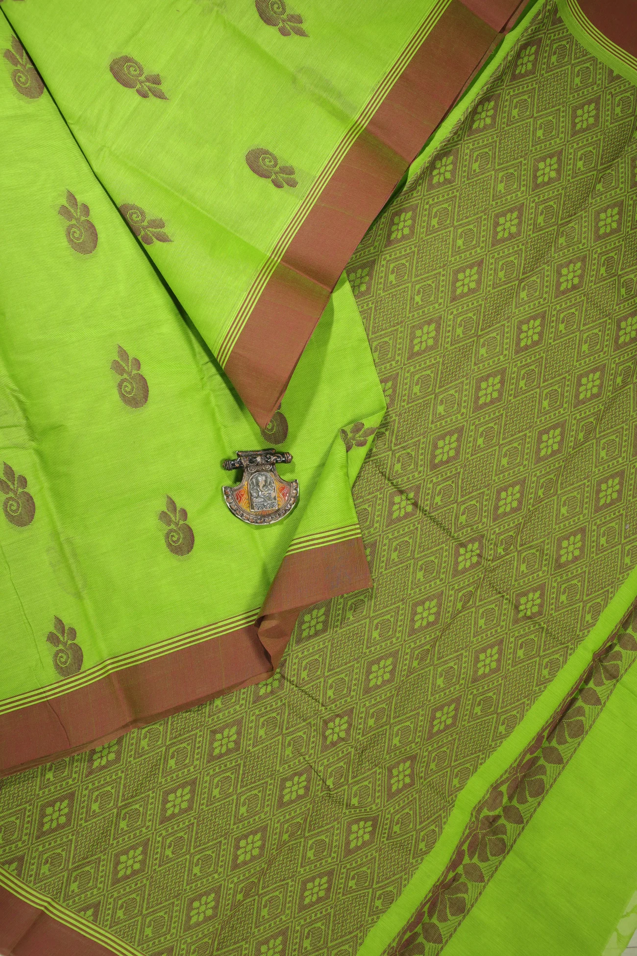 green-flower-coimbatore-cotton-saree-cbe000317-a