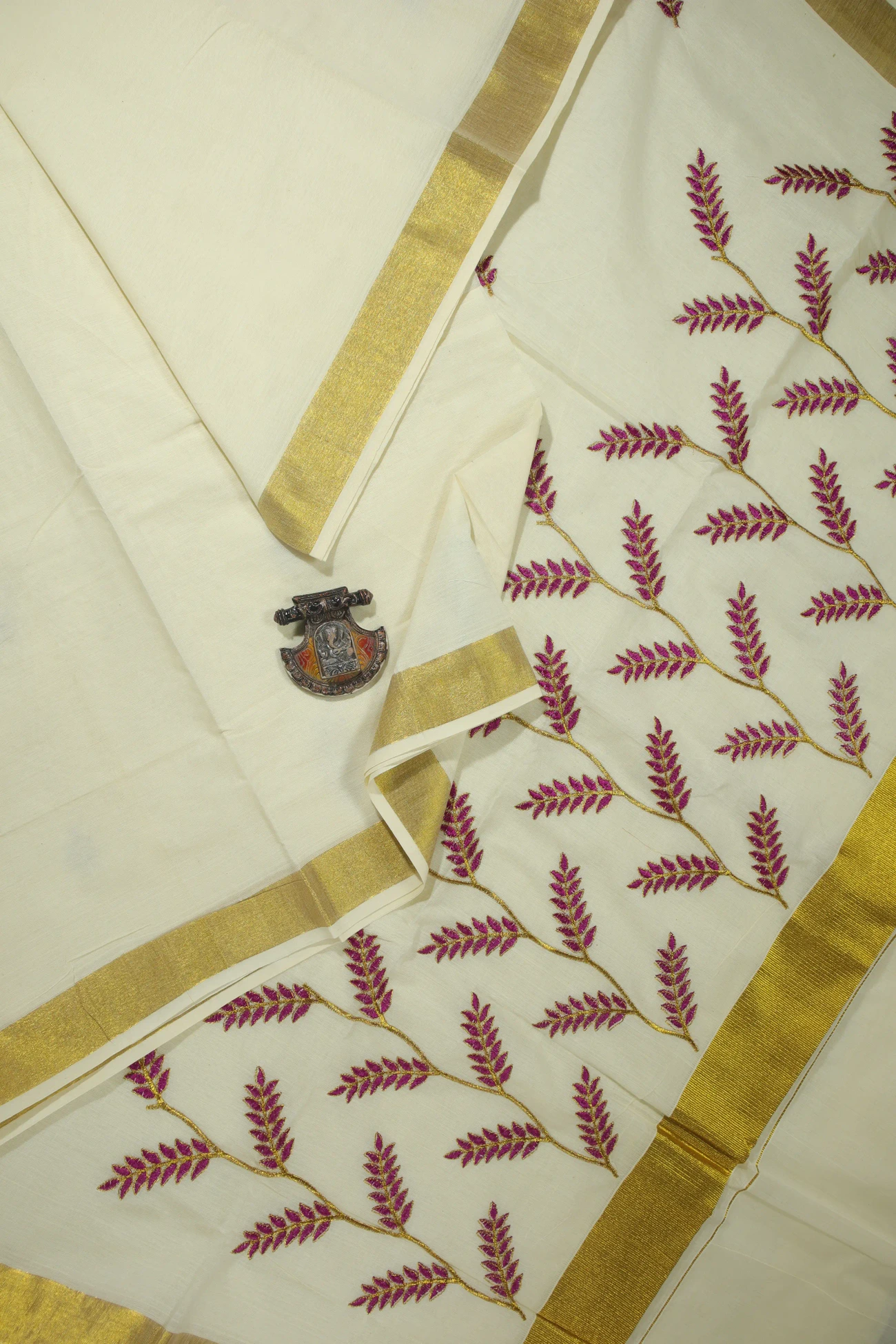 off-white-leaf-kerala-saree-kls000212-a