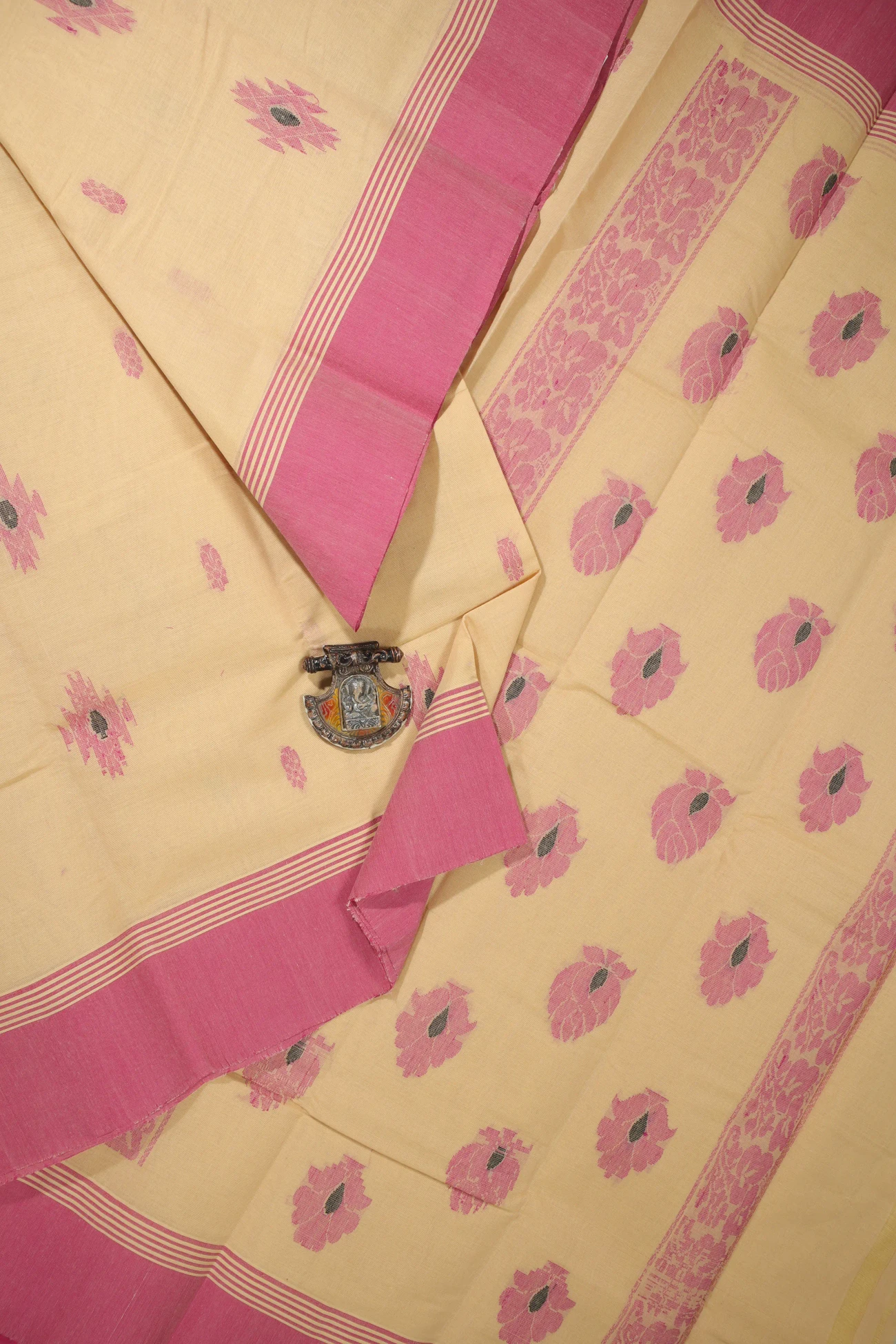 ivory-flower-coimbatore-cotton-saree-cbe000339-a