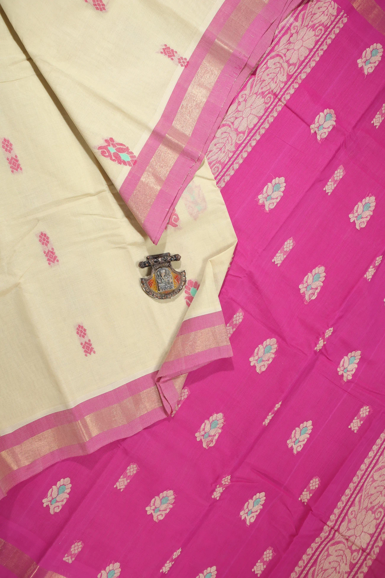 ivory-flower-coimbatore-cotton-saree-cbe000345-a