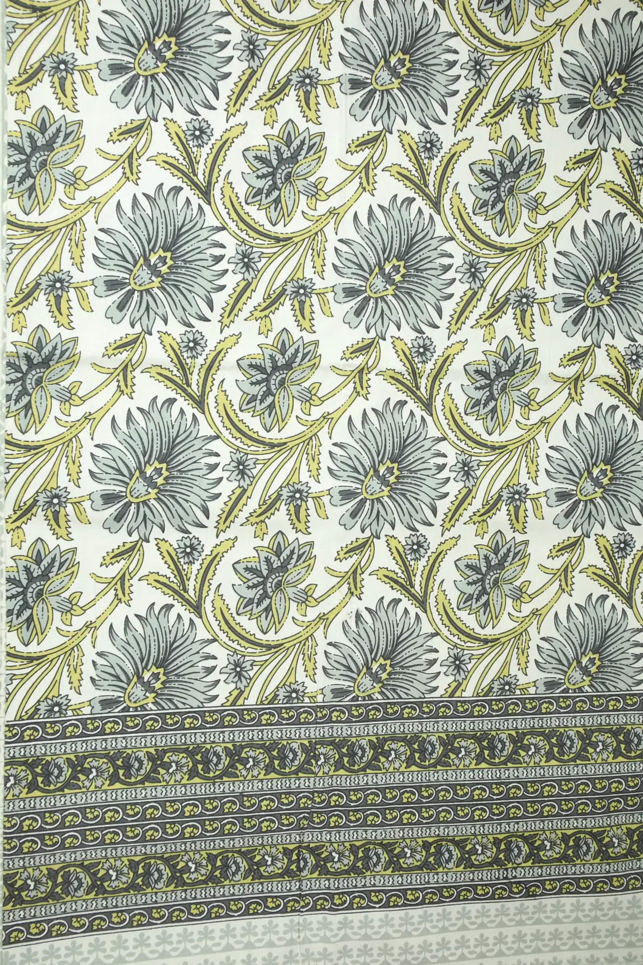 white-flower-bedspread-bp000088-a