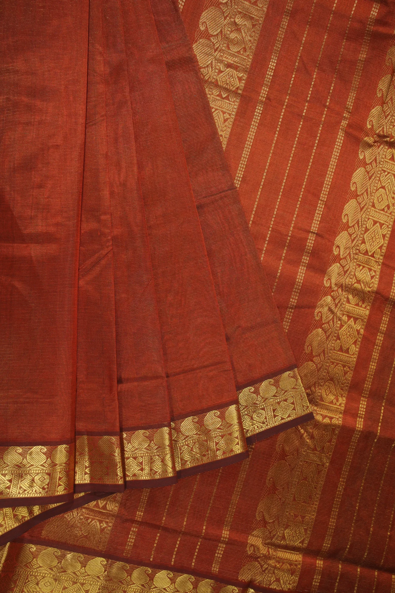 brown-vaira-oosi-diamond-needle-mango-silk-cotton-saree-sc002876-a