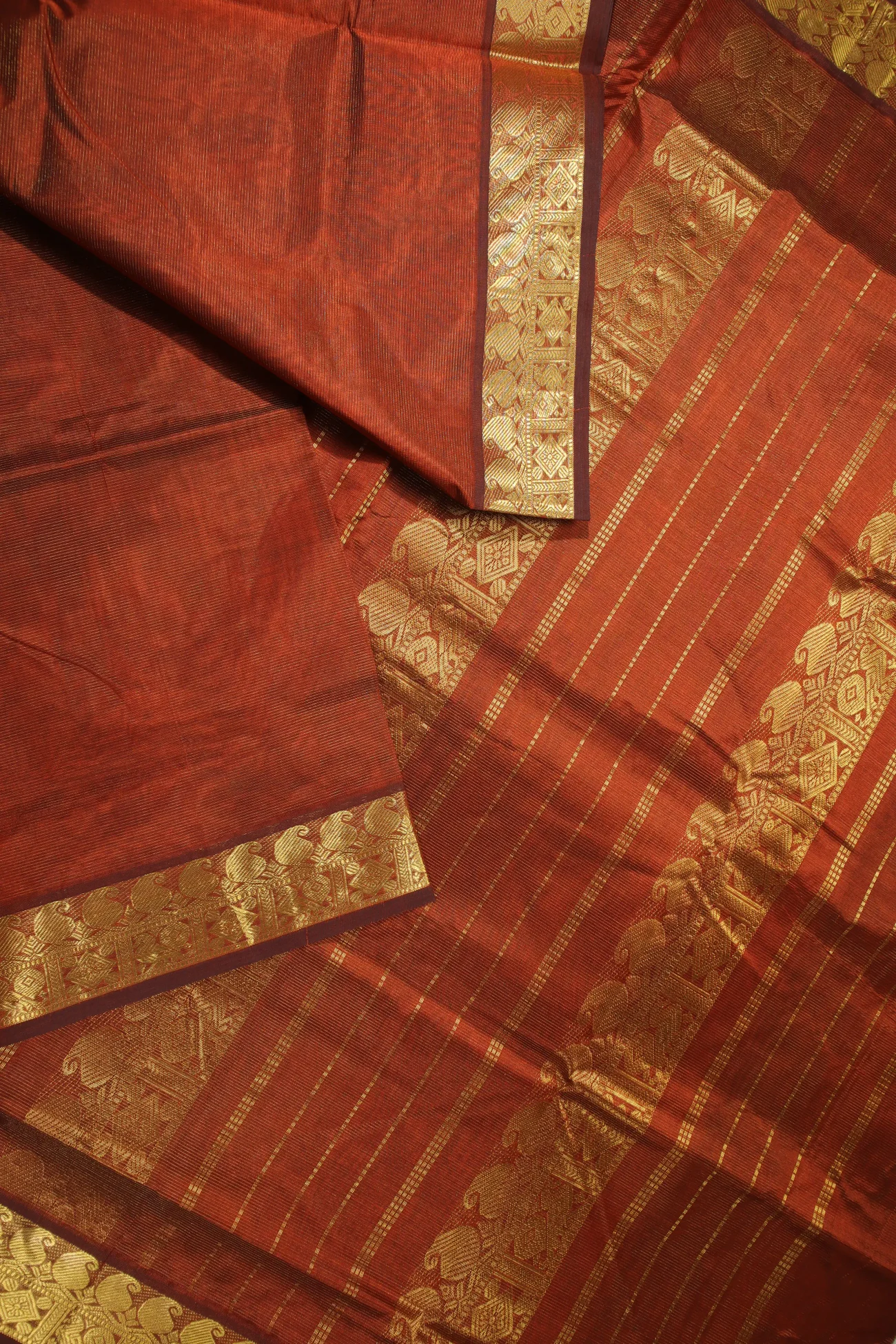 brown-vaira-oosi-diamond-needle-mango-silk-cotton-saree-sc002876-c