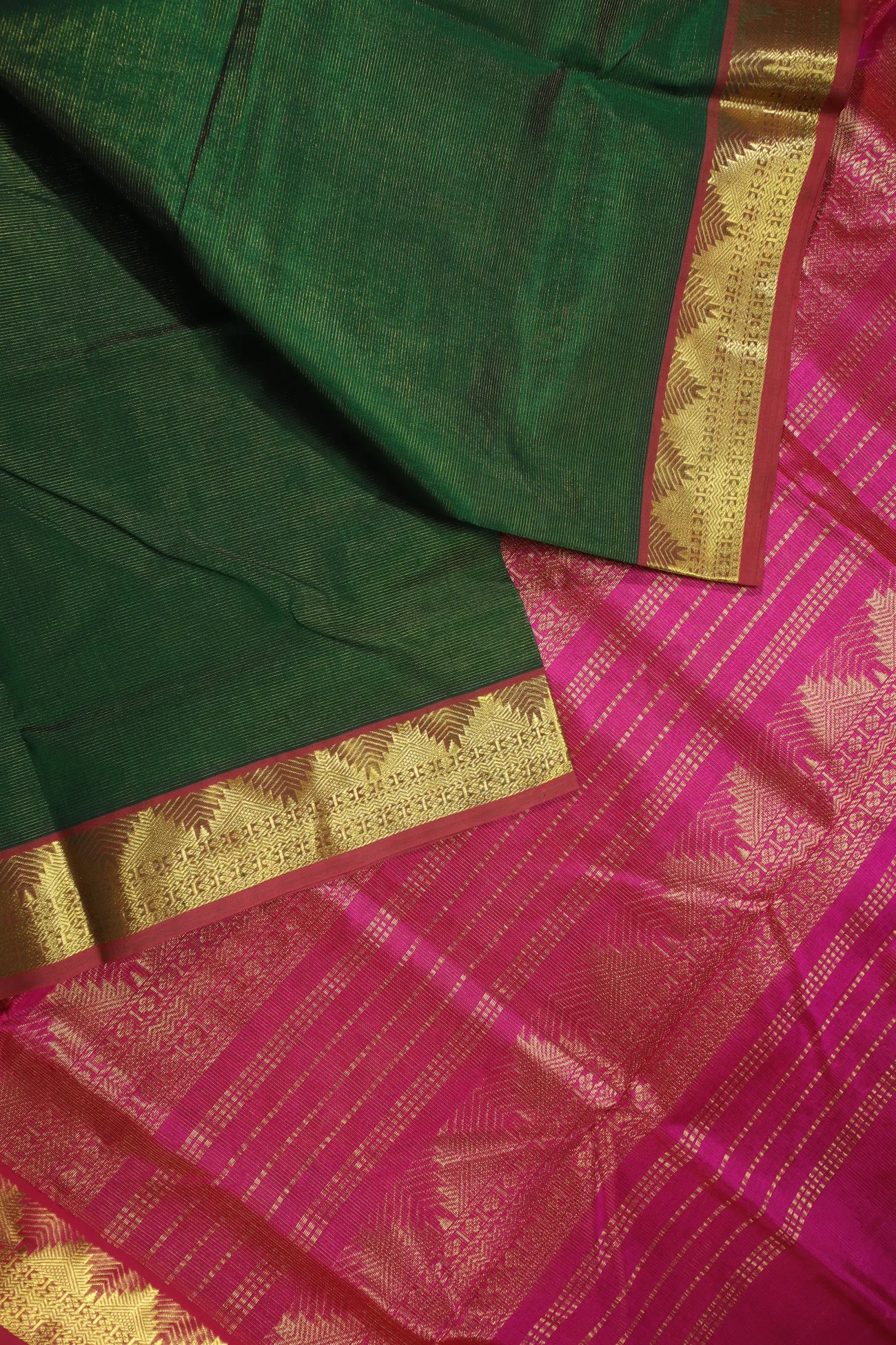 dark-green-vaira-oosi-diamond-needle-thalampoo-reku-silk-cotton-saree-sc002873-c