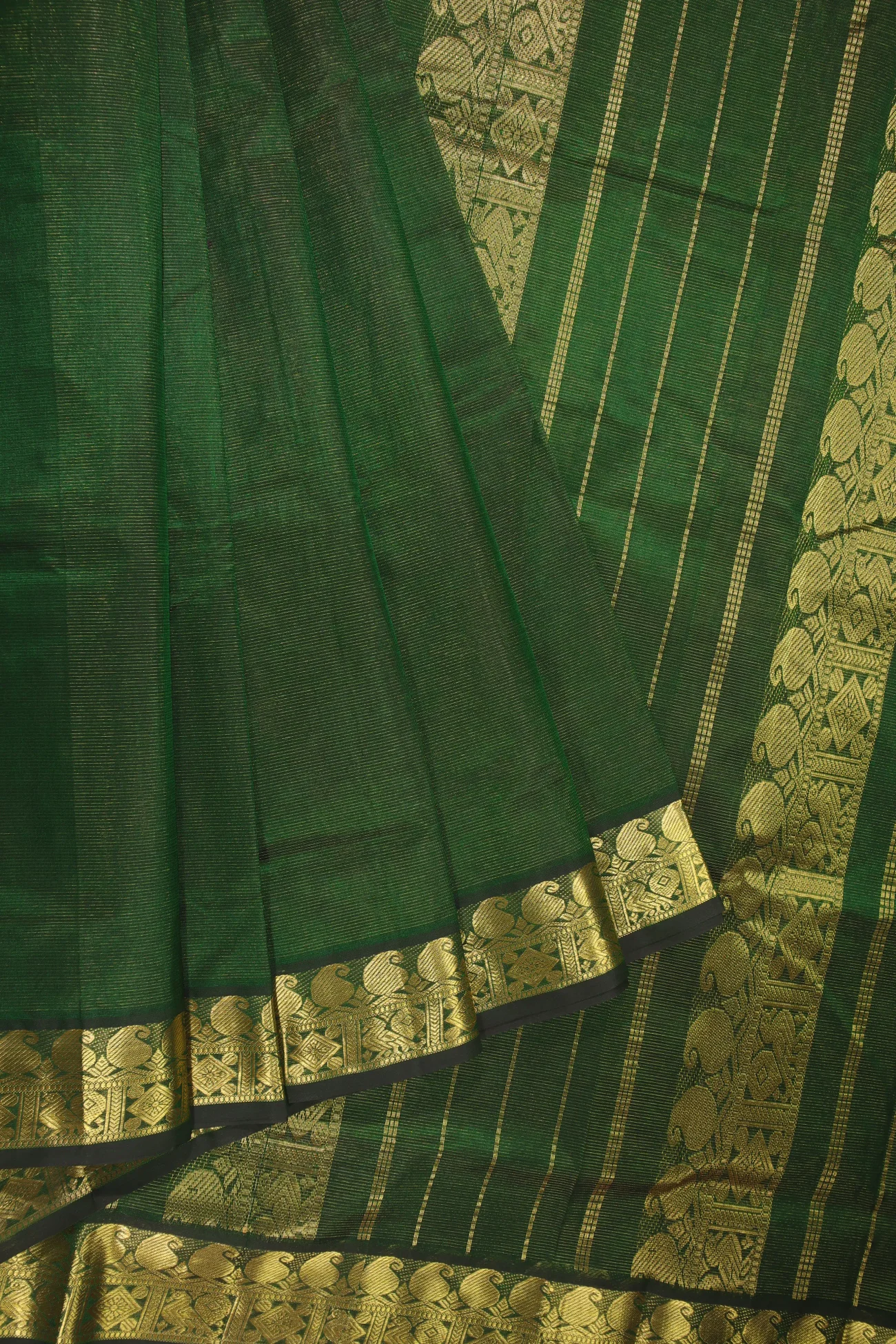 dark-green-vaira-oosi-diamond-needle-mango-silk-cotton-saree-sc002869-a