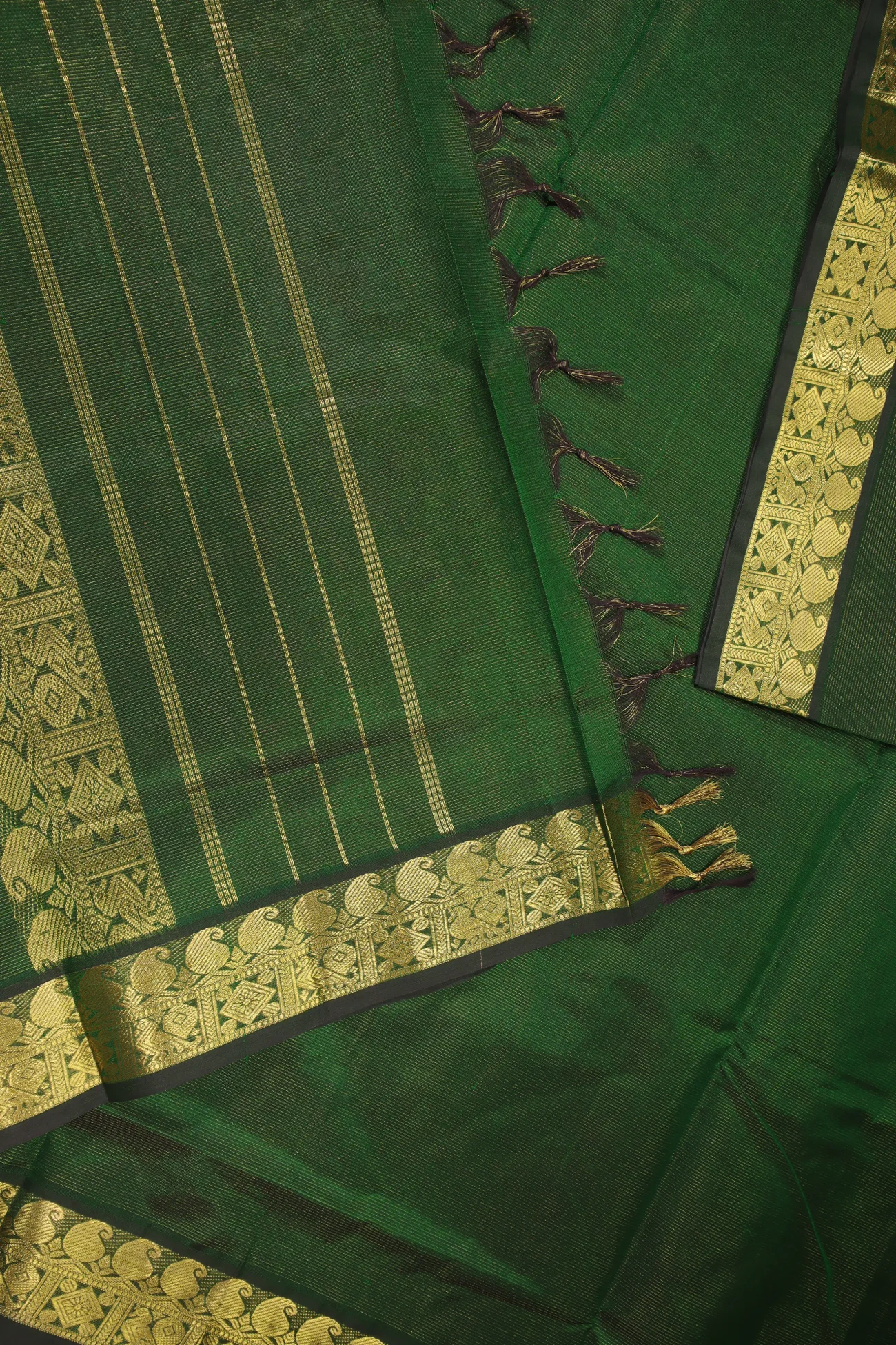 dark-green-vaira-oosi-diamond-needle-mango-silk-cotton-saree-sc002869-b