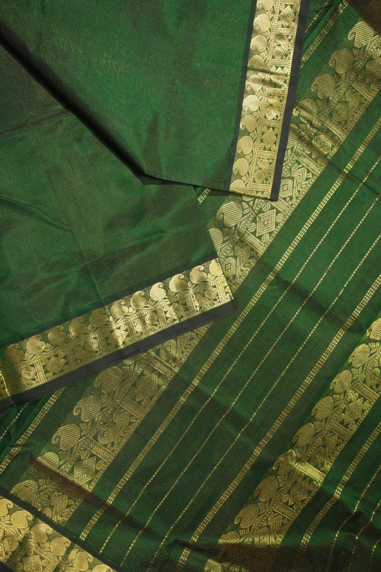 dark-green-vaira-oosi-diamond-needle-mango-silk-cotton-saree-sc002869-c