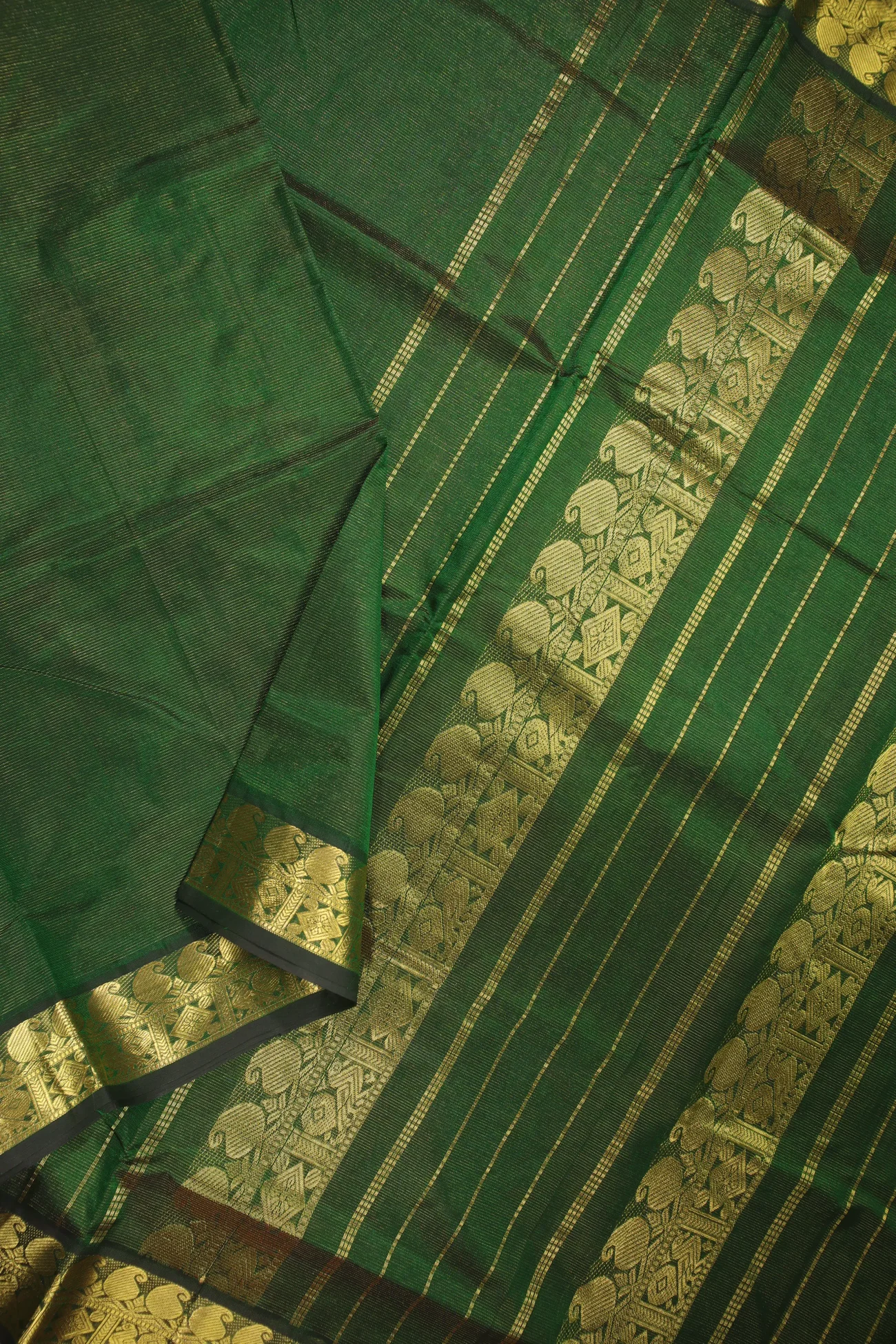 dark-green-vaira-oosi-diamond-needle-mango-silk-cotton-saree-sc002869-d